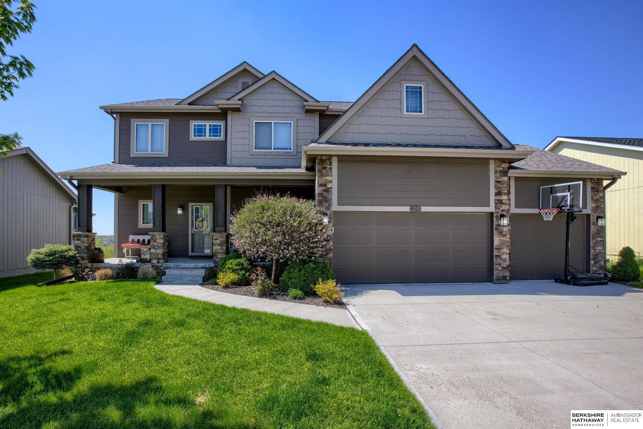 Bennington, Nebraska 68007, United States, 4 Bedrooms Bedrooms, ,3 BathroomsBathrooms,Residential,Active,132164