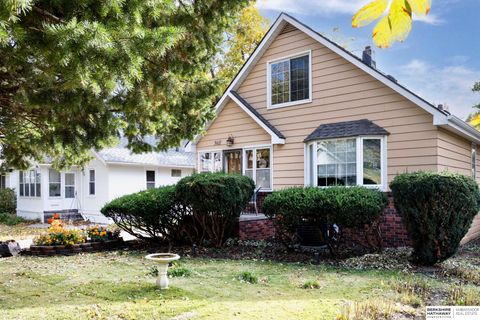Photo of 5611 Cedar Street, Omaha, NE 68106 (MLS # 22530826)