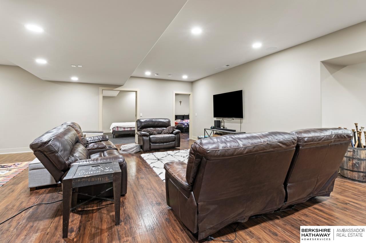 Valley, Nebraska 68064, United States, 6 Bedrooms Bedrooms, ,5 BathroomsBathrooms,Residential,Active,107728