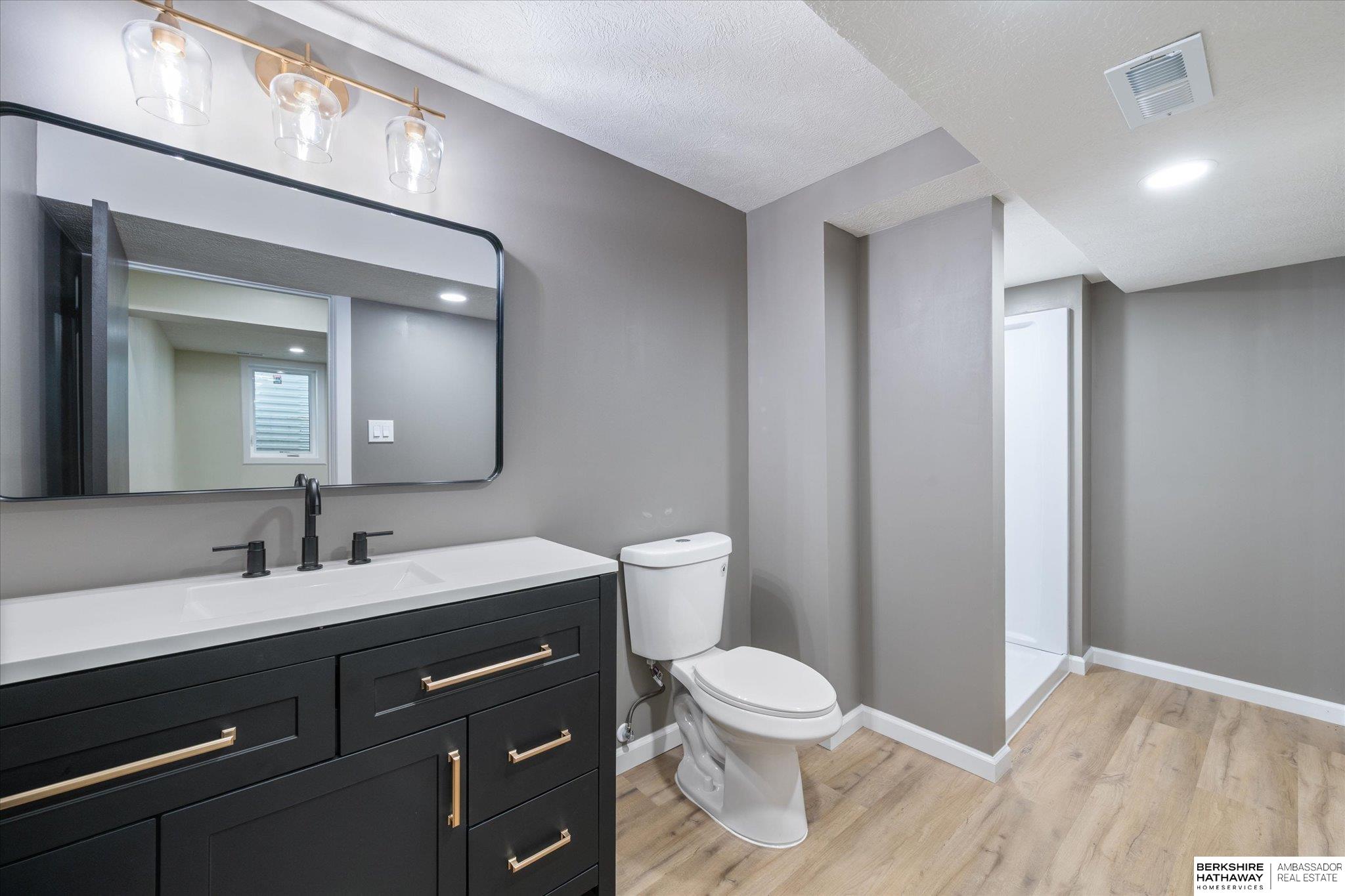 Council Bluffs, Iowa 51503, United States, 5 Bedrooms Bedrooms, ,4 BathroomsBathrooms,Residential,Pending,222191