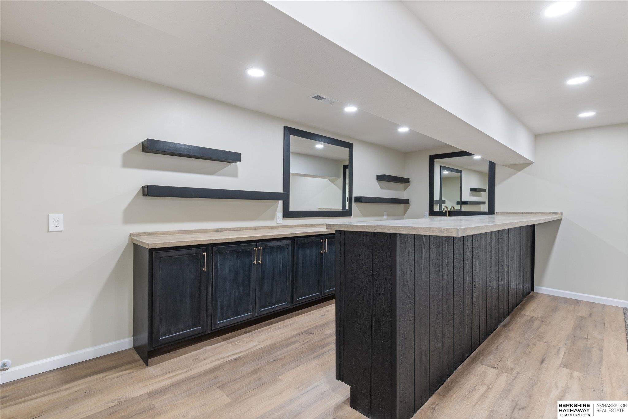 Council Bluffs, Iowa 51503, United States, 5 Bedrooms Bedrooms, ,4 BathroomsBathrooms,Residential,Pending,222191