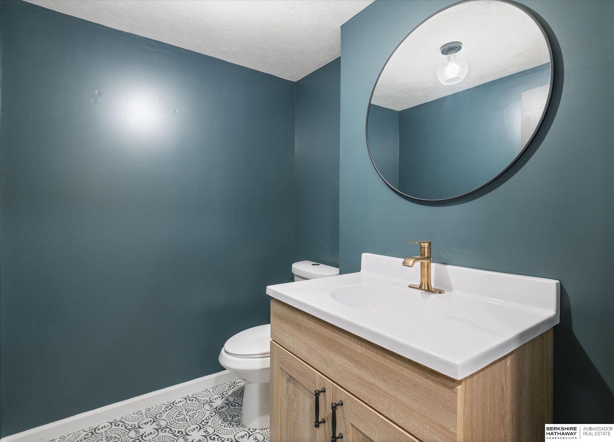 Council Bluffs, Iowa 51503, United States, 5 Bedrooms Bedrooms, ,4 BathroomsBathrooms,Residential,Pending,222191