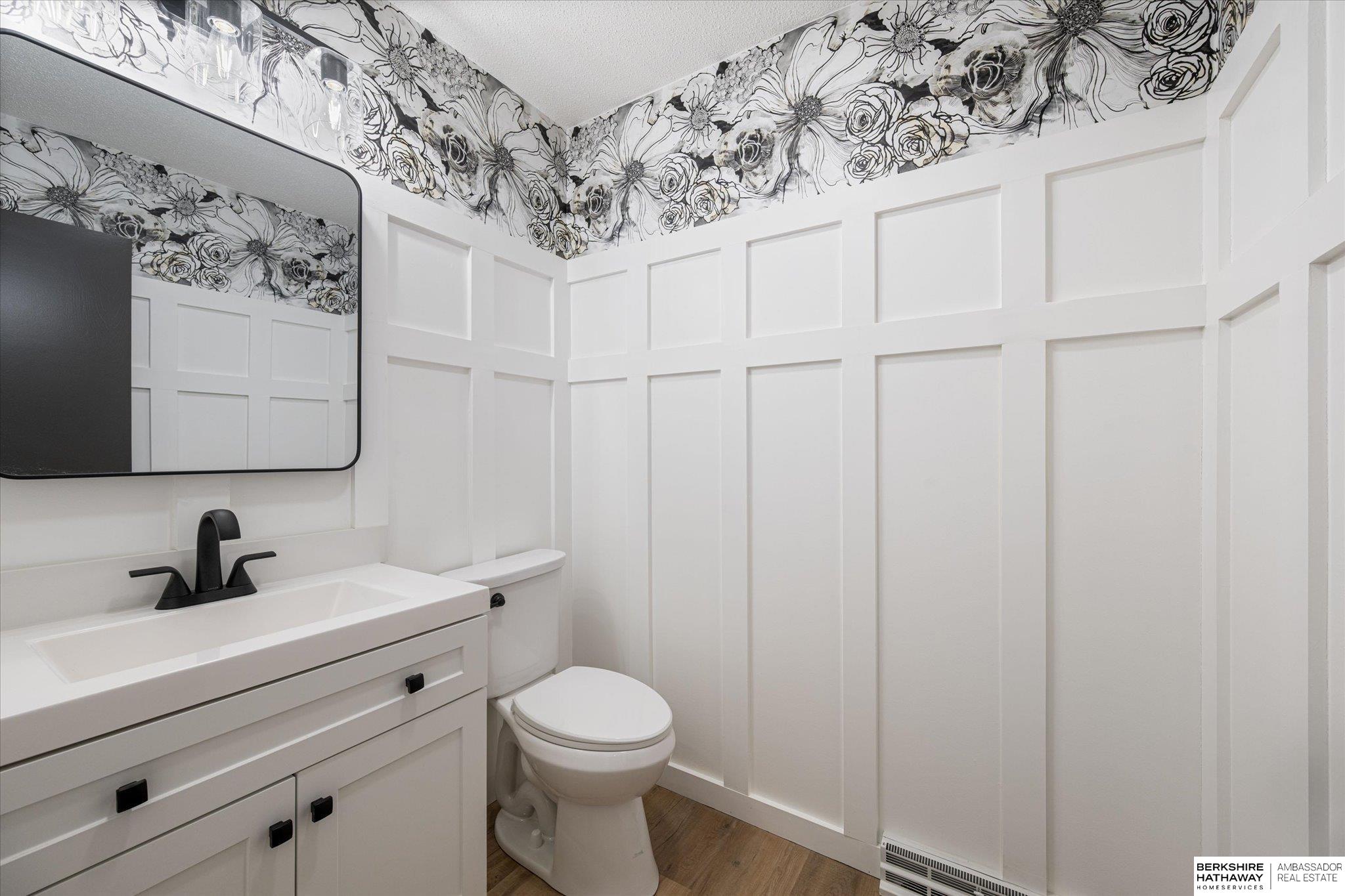 Council Bluffs, Iowa 51503, United States, 5 Bedrooms Bedrooms, ,4 BathroomsBathrooms,Residential,Pending,222191