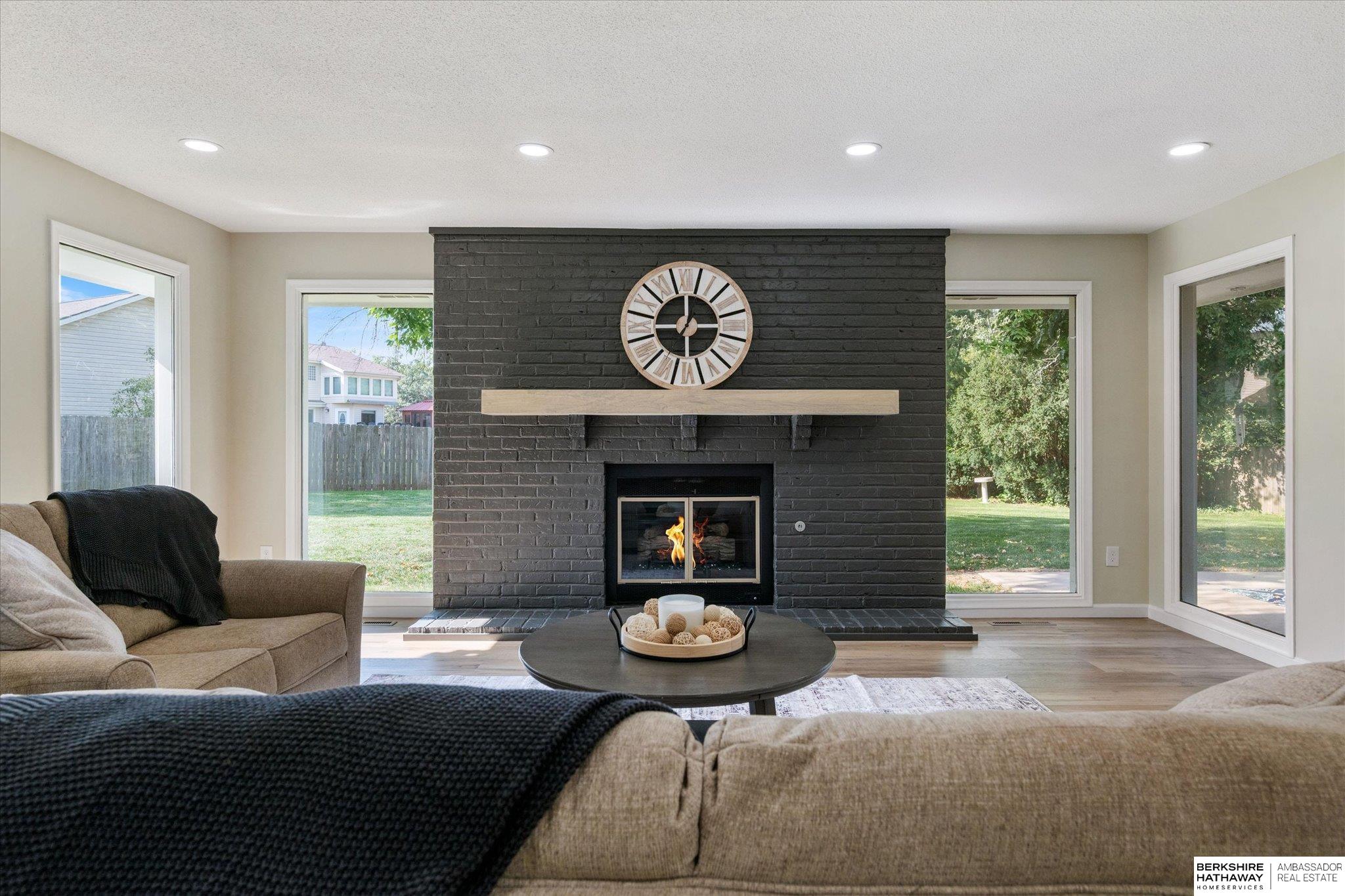 Council Bluffs, Iowa 51503, United States, 5 Bedrooms Bedrooms, ,4 BathroomsBathrooms,Residential,Pending,222191