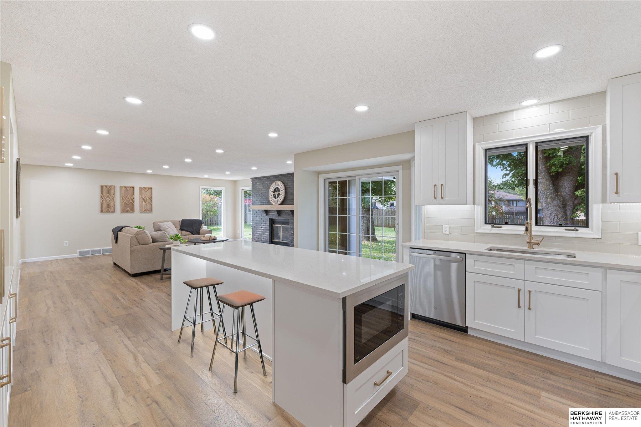 Council Bluffs, Iowa 51503, United States, 5 Bedrooms Bedrooms, ,4 BathroomsBathrooms,Residential,Pending,222191