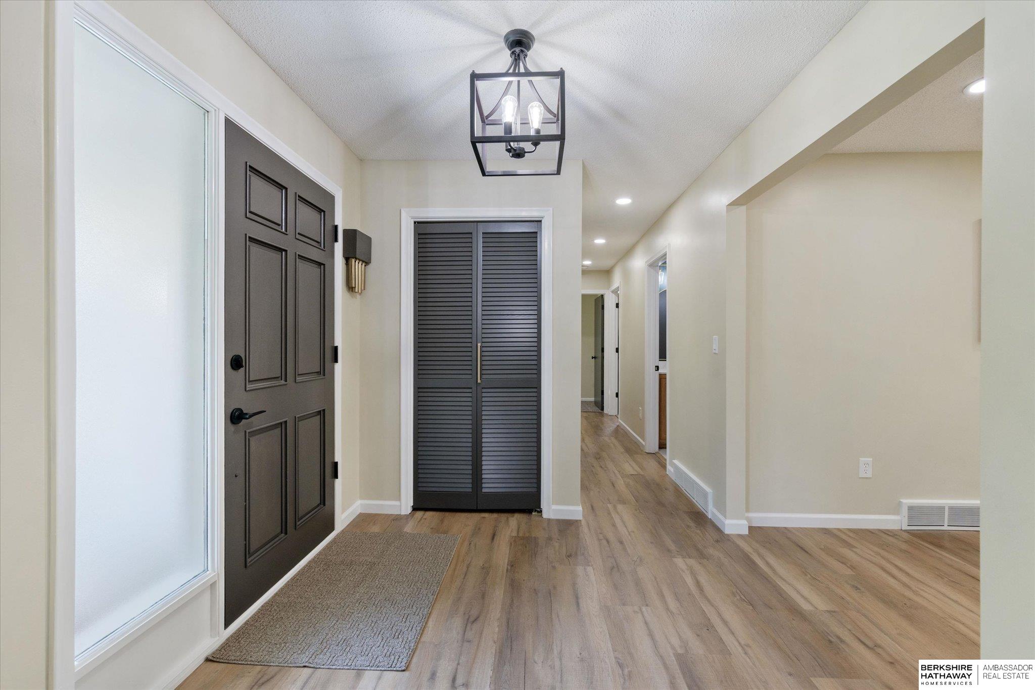 Council Bluffs, Iowa 51503, United States, 5 Bedrooms Bedrooms, ,4 BathroomsBathrooms,Residential,Pending,222191