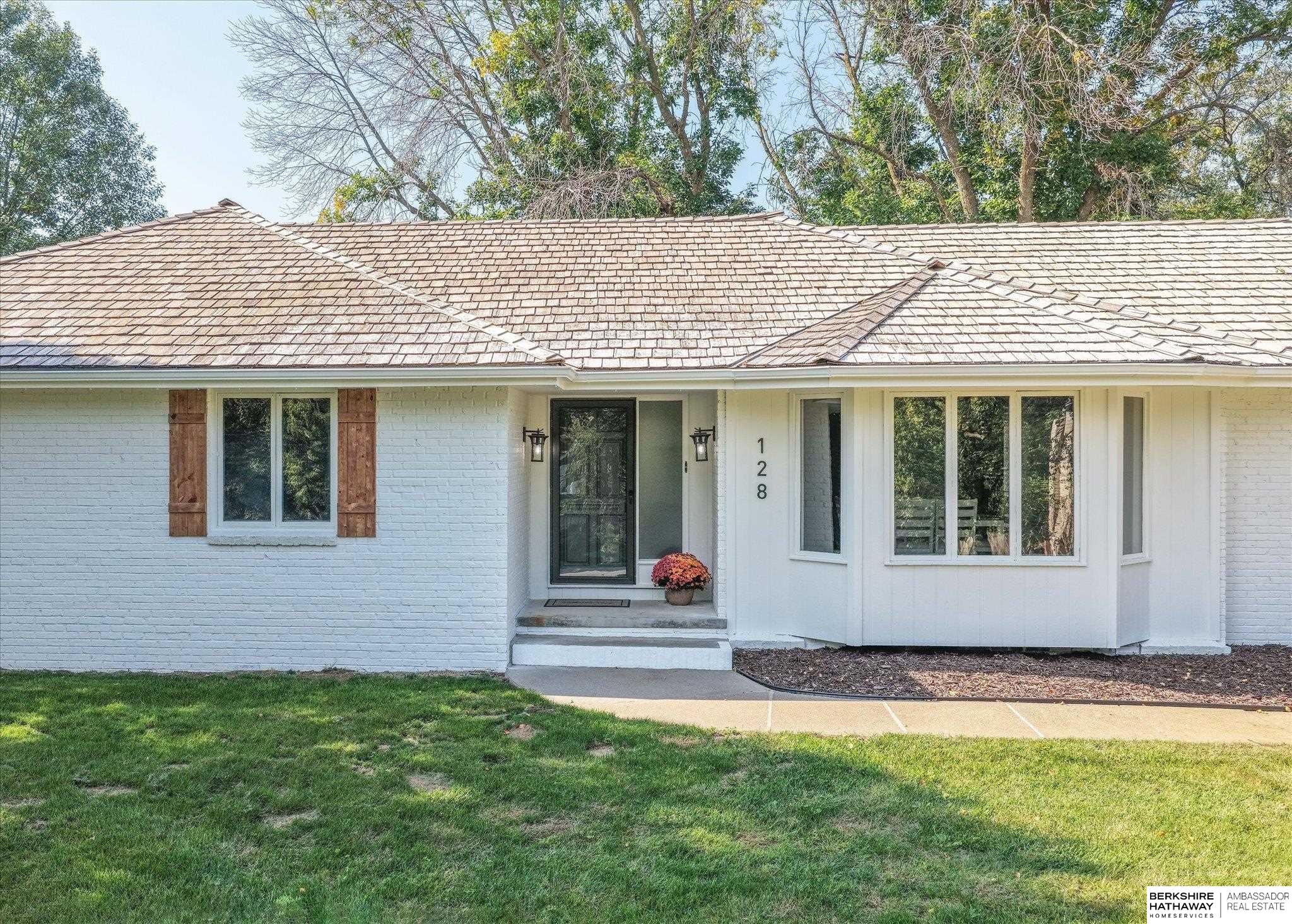 Council Bluffs, Iowa 51503, United States, 5 Bedrooms Bedrooms, ,4 BathroomsBathrooms,Residential,Pending,222191