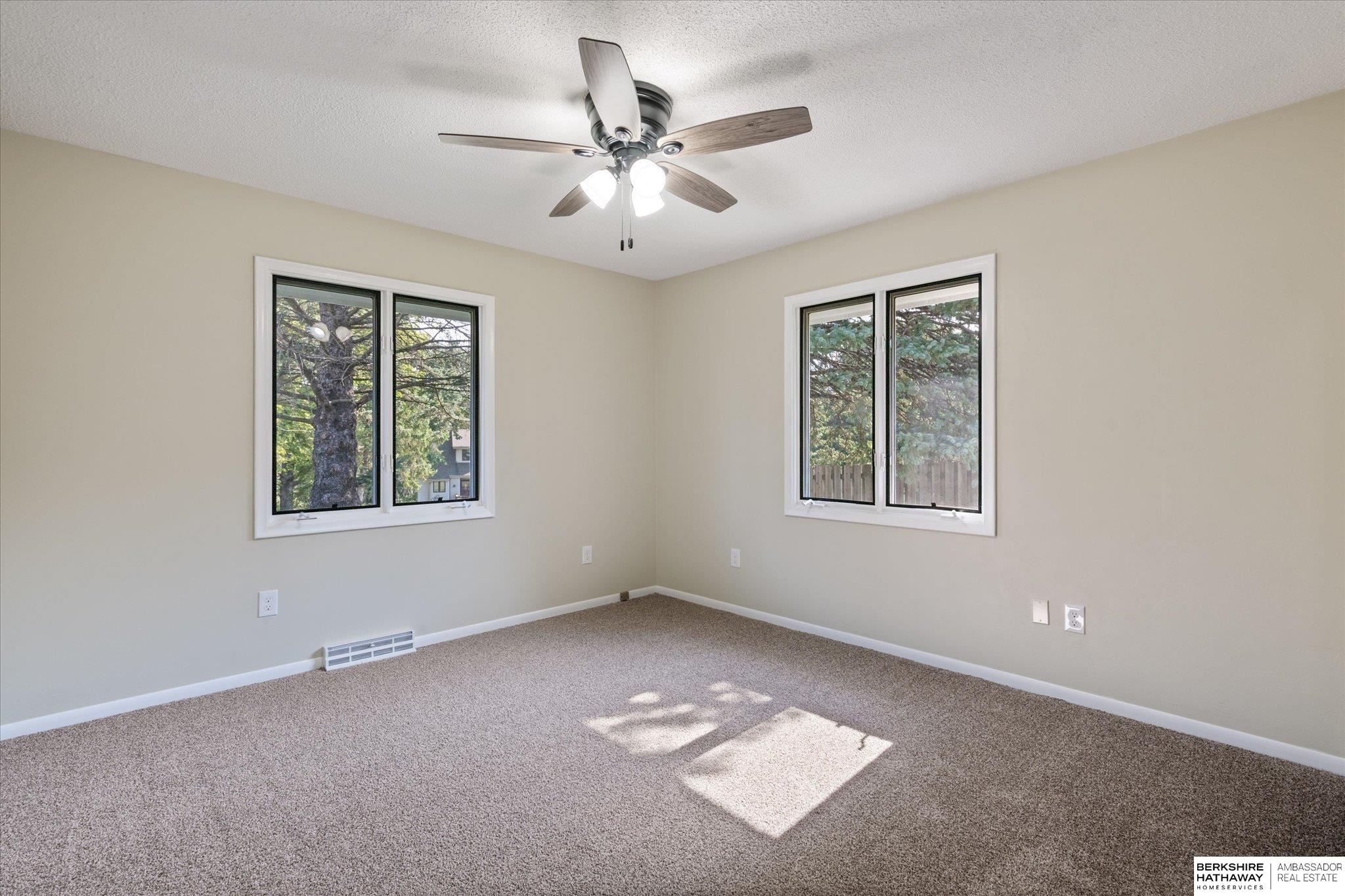 Council Bluffs, Iowa 51503, United States, 5 Bedrooms Bedrooms, ,4 BathroomsBathrooms,Residential,Pending,222191