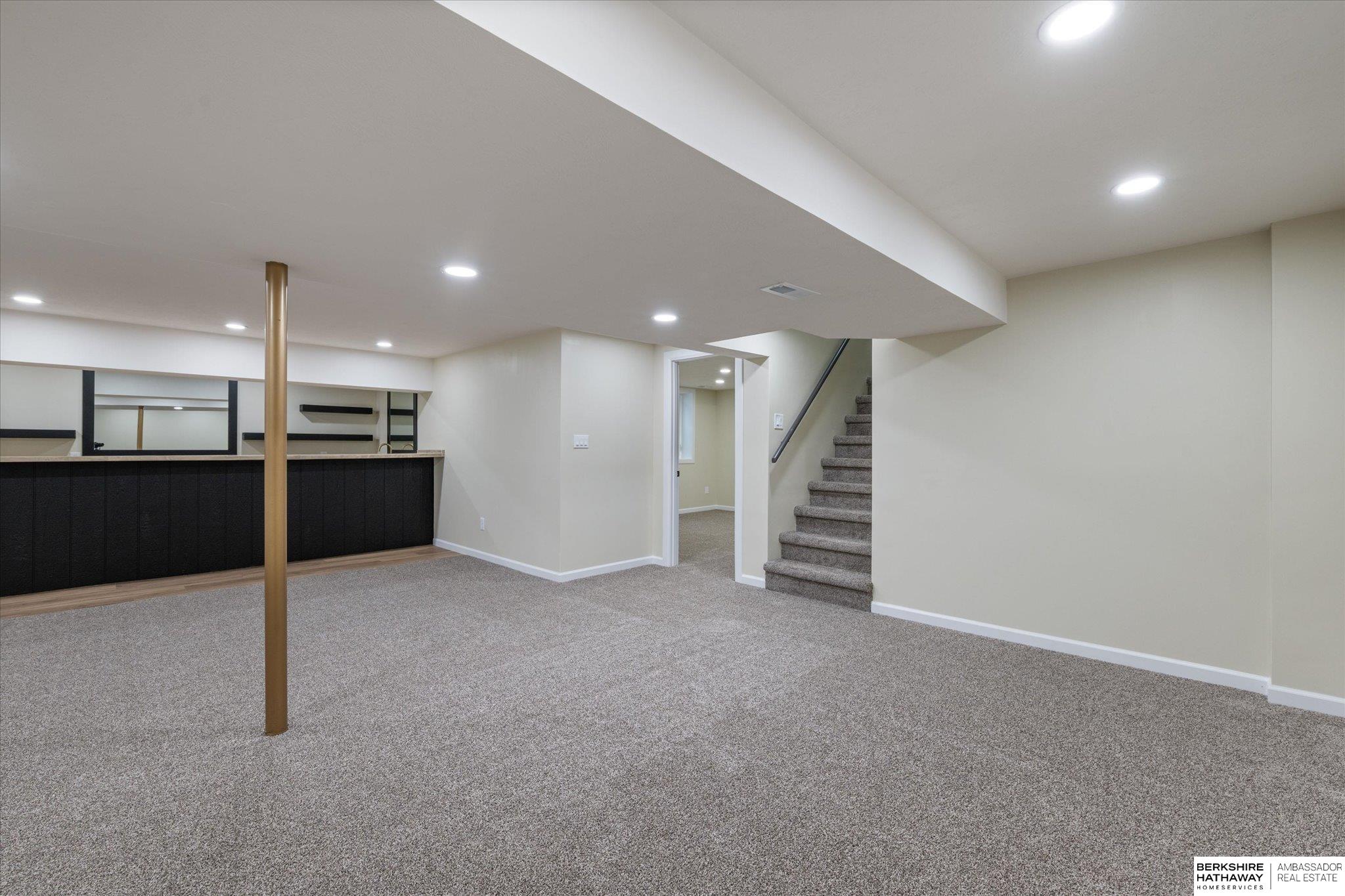 Council Bluffs, Iowa 51503, United States, 5 Bedrooms Bedrooms, ,4 BathroomsBathrooms,Residential,Pending,222191