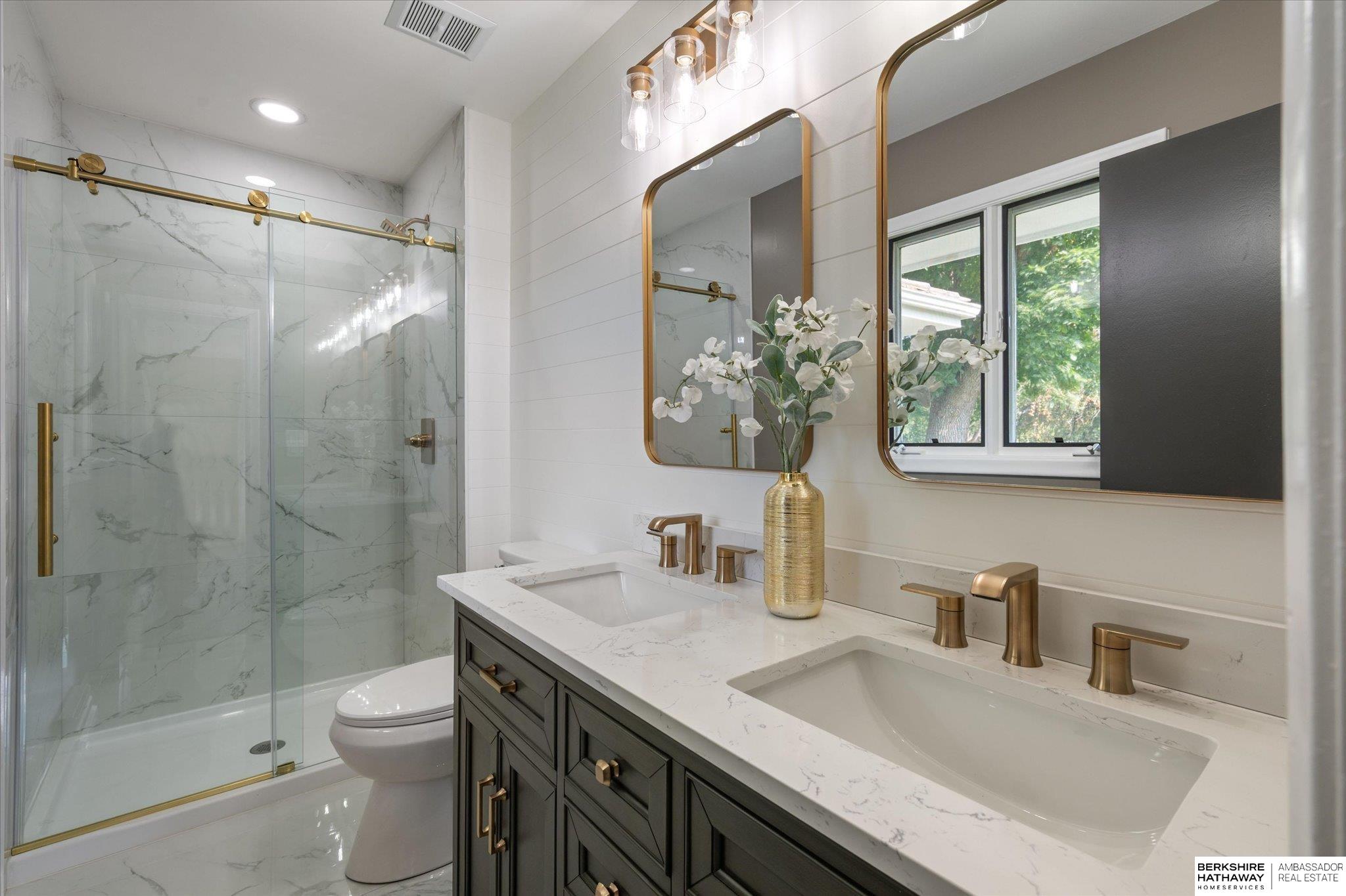 Council Bluffs, Iowa 51503, United States, 5 Bedrooms Bedrooms, ,4 BathroomsBathrooms,Residential,Pending,222191