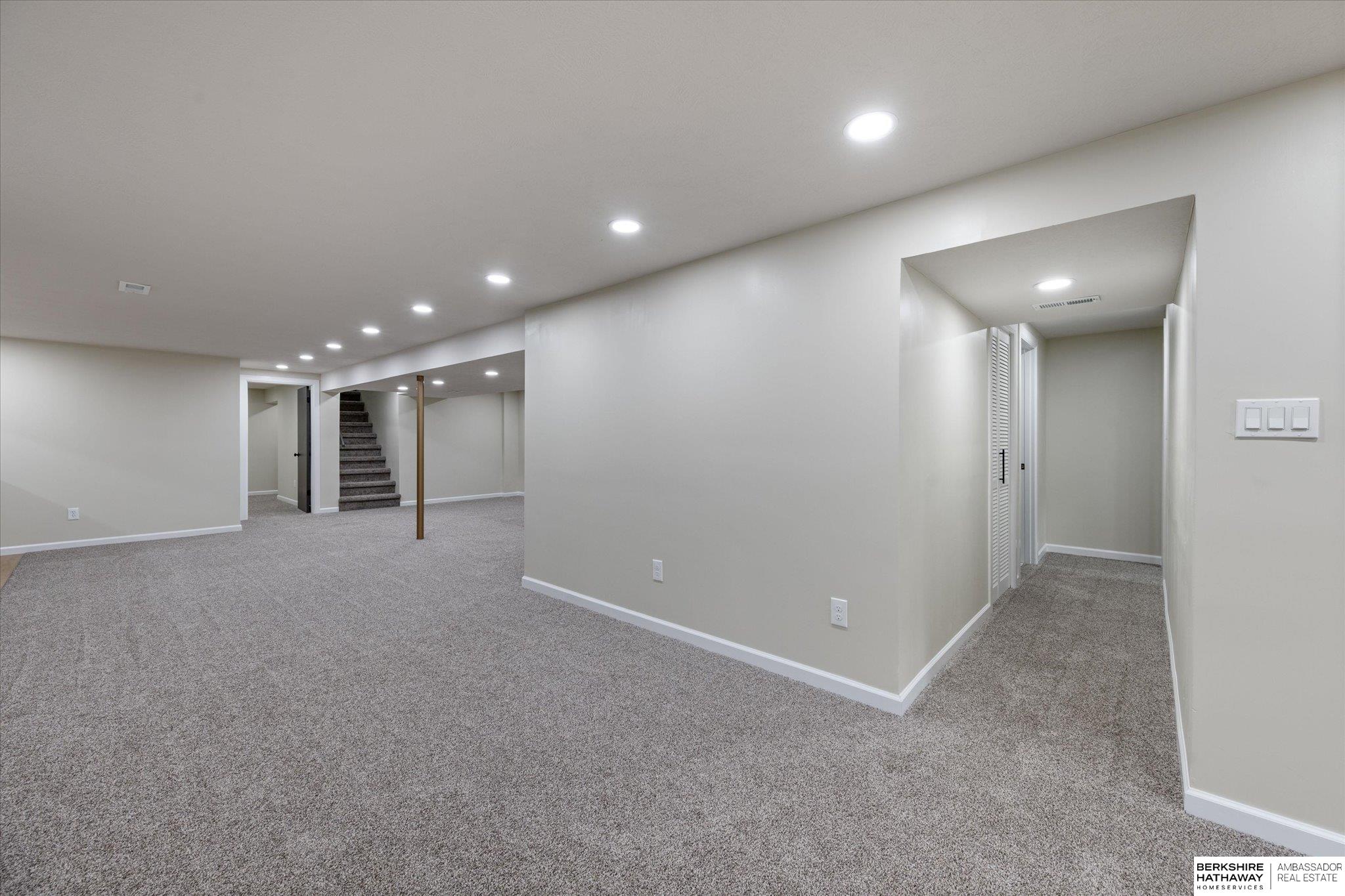 Council Bluffs, Iowa 51503, United States, 5 Bedrooms Bedrooms, ,4 BathroomsBathrooms,Residential,Pending,222191