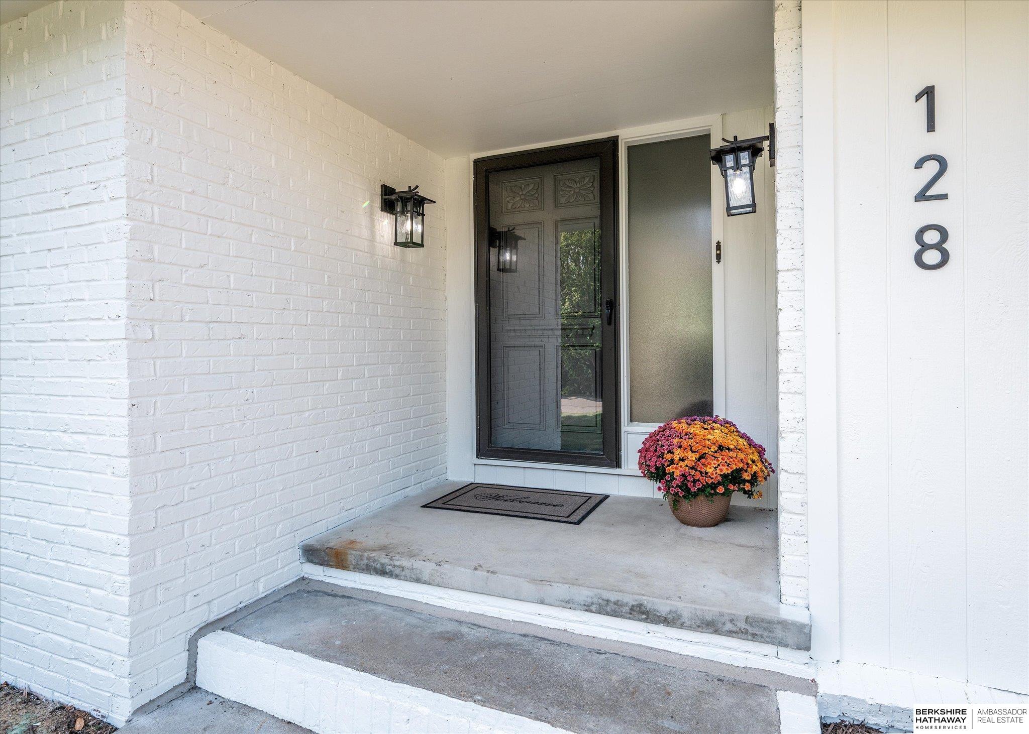 Council Bluffs, Iowa 51503, United States, 5 Bedrooms Bedrooms, ,4 BathroomsBathrooms,Residential,Pending,222191