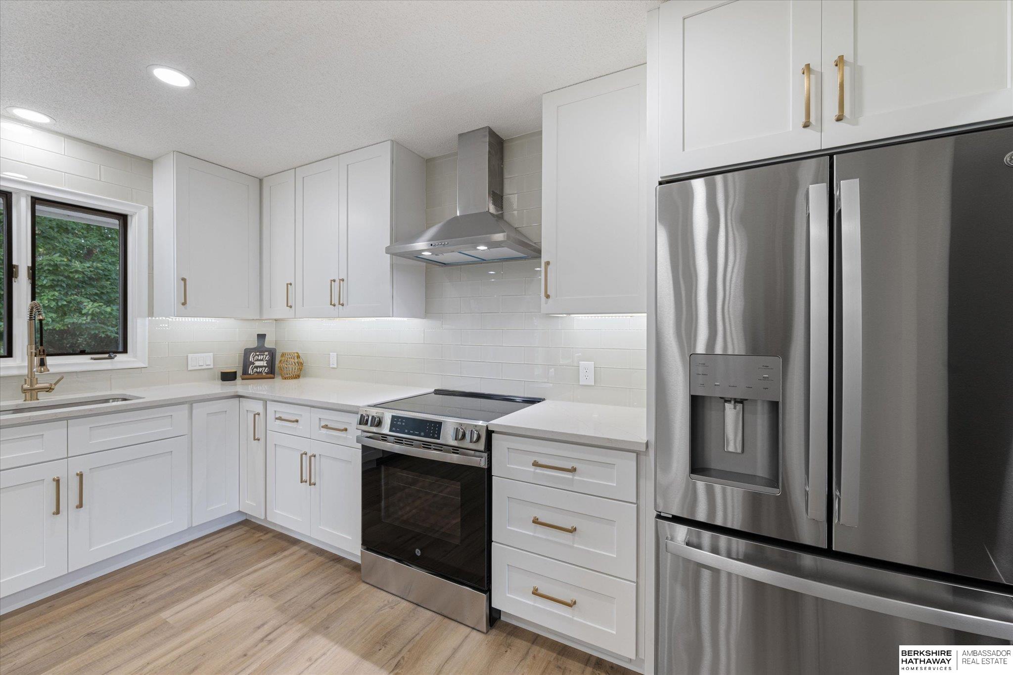 Council Bluffs, Iowa 51503, United States, 5 Bedrooms Bedrooms, ,4 BathroomsBathrooms,Residential,Pending,222191