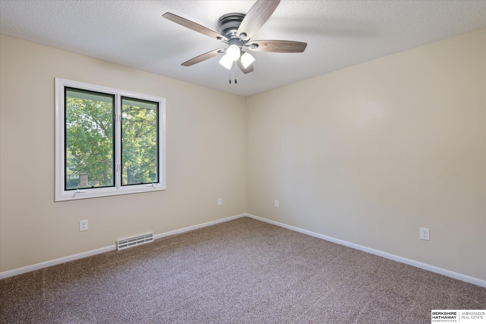 Council Bluffs, Iowa 51503, United States, 5 Bedrooms Bedrooms, ,4 BathroomsBathrooms,Residential,Pending,222191