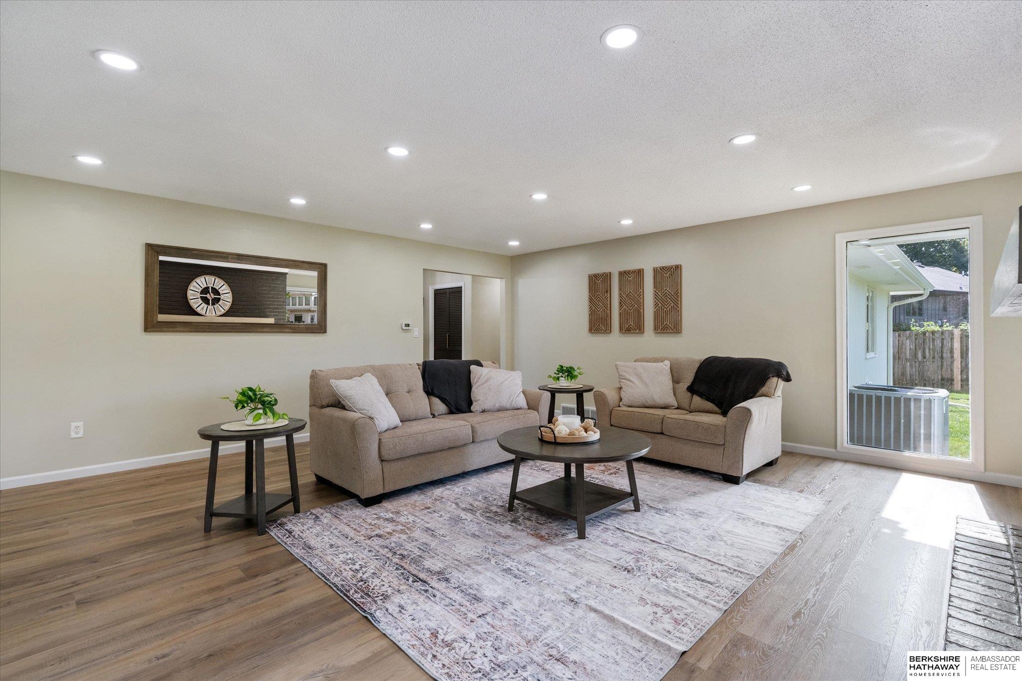 Council Bluffs, Iowa 51503, United States, 5 Bedrooms Bedrooms, ,4 BathroomsBathrooms,Residential,Pending,222191