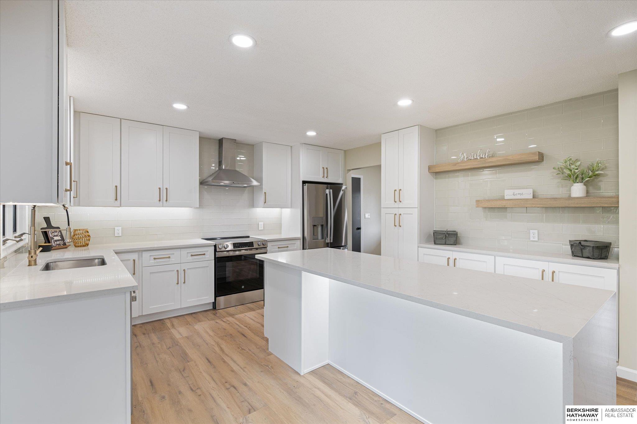 Council Bluffs, Iowa 51503, United States, 5 Bedrooms Bedrooms, ,4 BathroomsBathrooms,Residential,Pending,222191