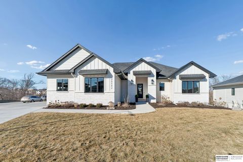 Photo of 20542 Hartman Avenue, Elkhorn, NE 68022 (MLS # 22605391)