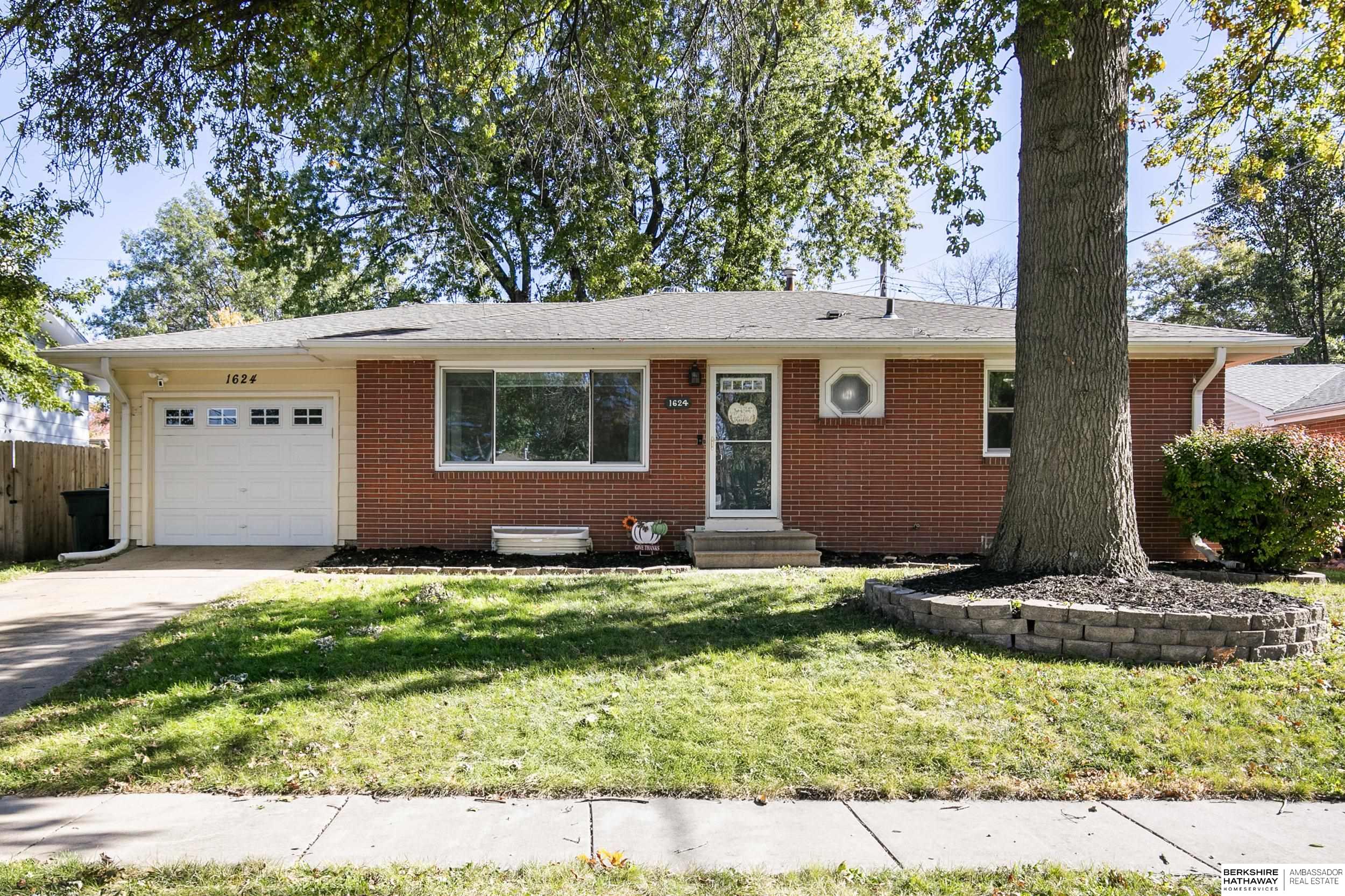 Lincoln, Nebraska 68505, United States, 4 Bedrooms Bedrooms, ,2 BathroomsBathrooms,Residential,Active,252644