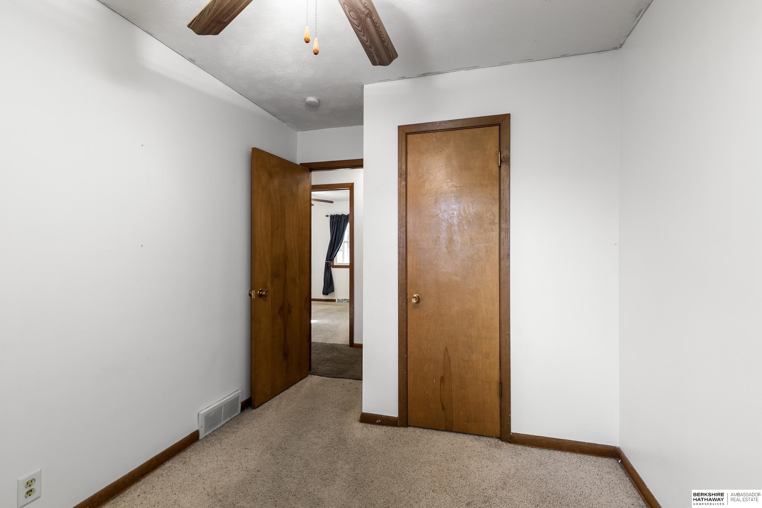 Lincoln, Nebraska 68505, United States, 4 Bedrooms Bedrooms, ,2 BathroomsBathrooms,Residential,Active,252644