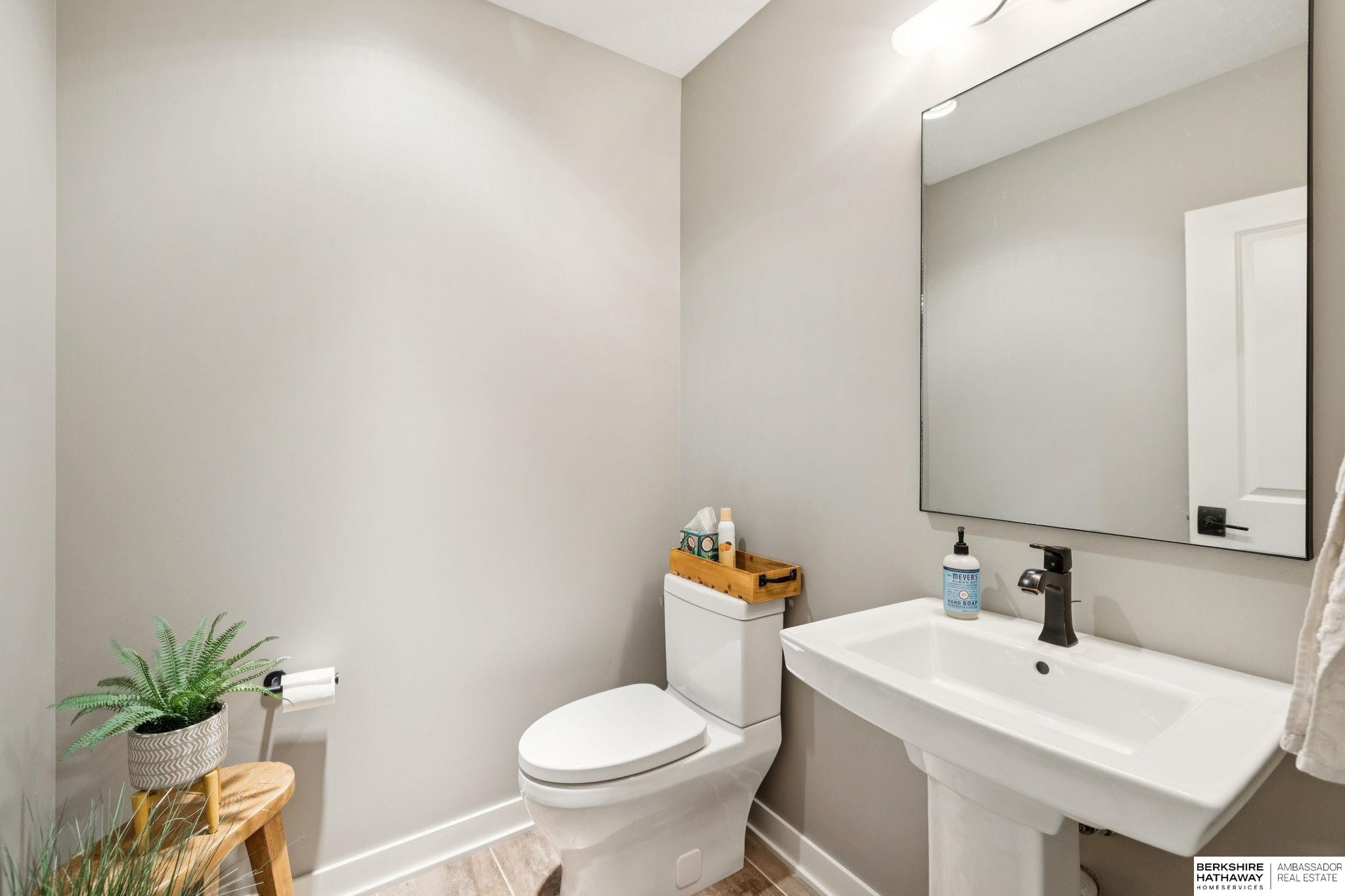 Eagle, Nebraska 68347, United States, 5 Bedrooms Bedrooms, ,3 BathroomsBathrooms,Residential,Active,217111