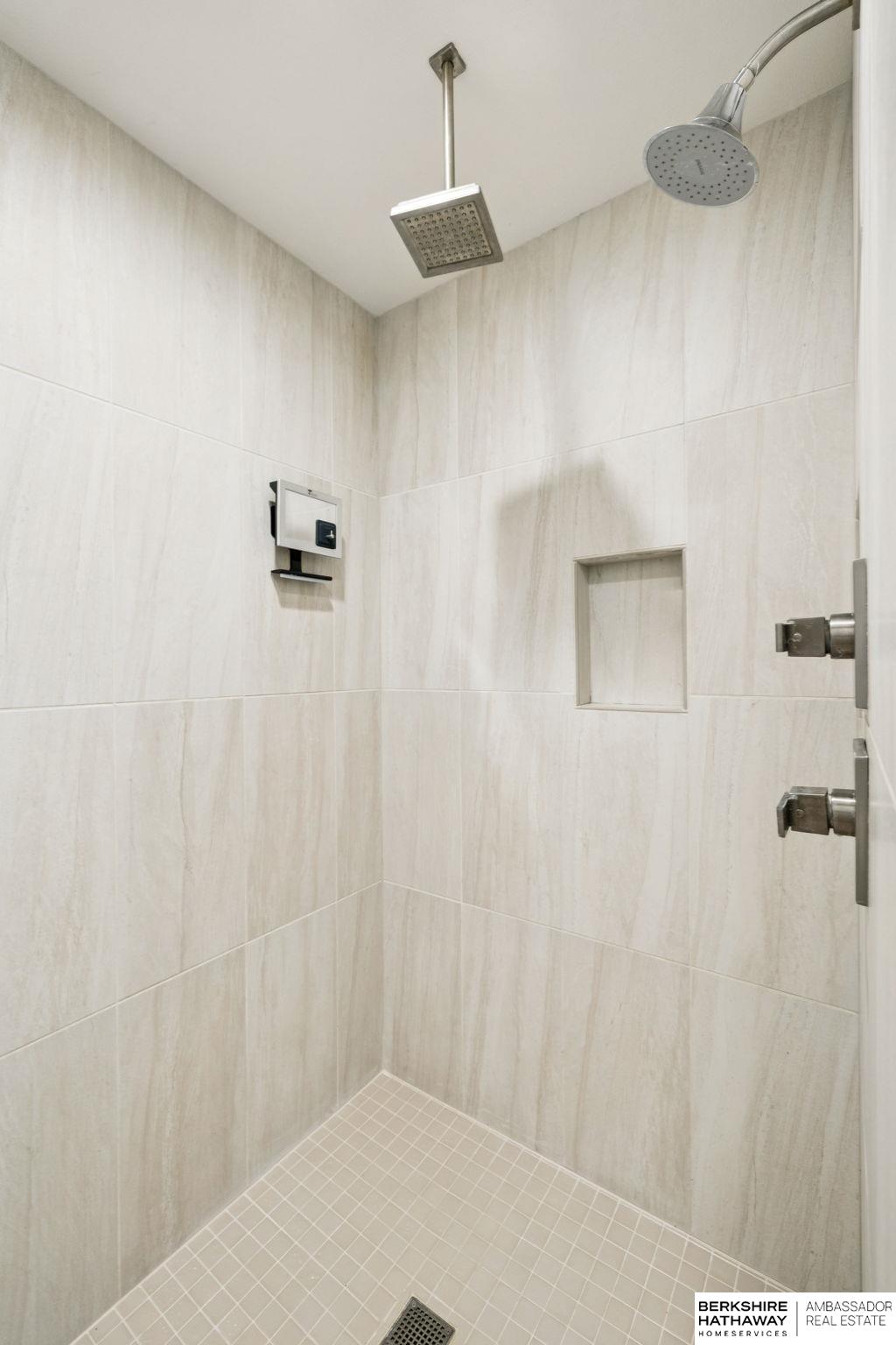 Eagle, Nebraska 68347, United States, 5 Bedrooms Bedrooms, ,3 BathroomsBathrooms,Residential,Active,217111