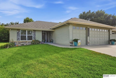 Photo of 2821 Lakeside Drive, Plattsmouth, NE 68048 (MLS # 22626149)