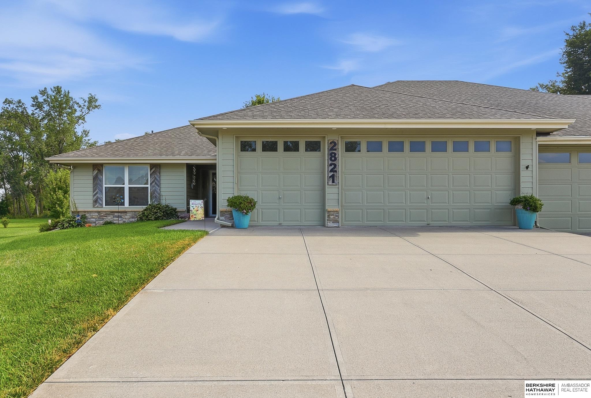 2821 Lakeside Drive