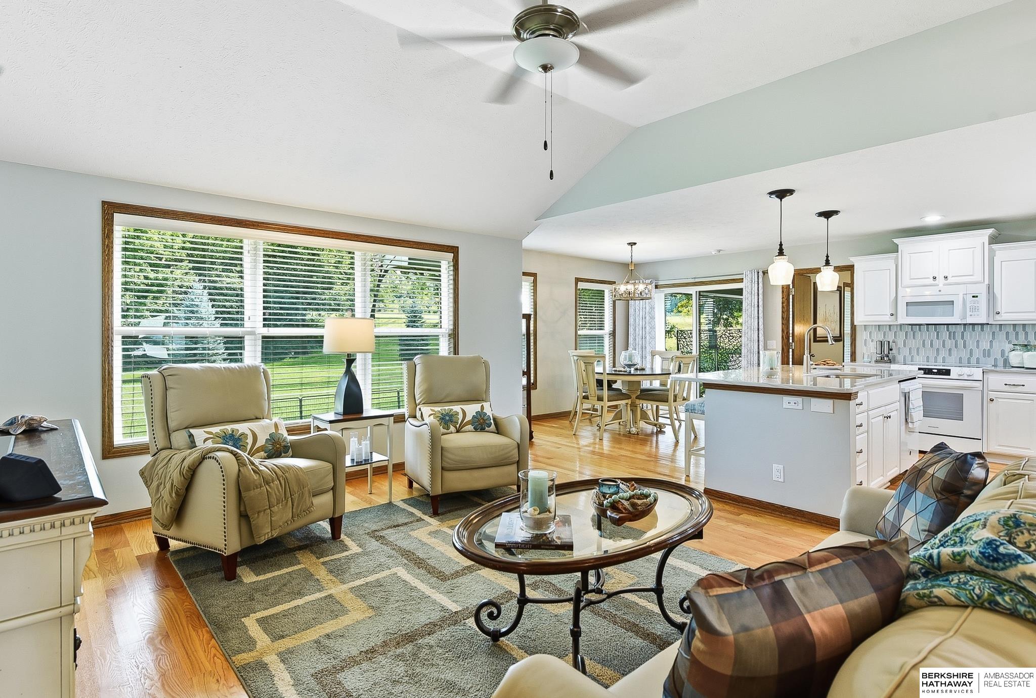 2821 Lakeside Drive