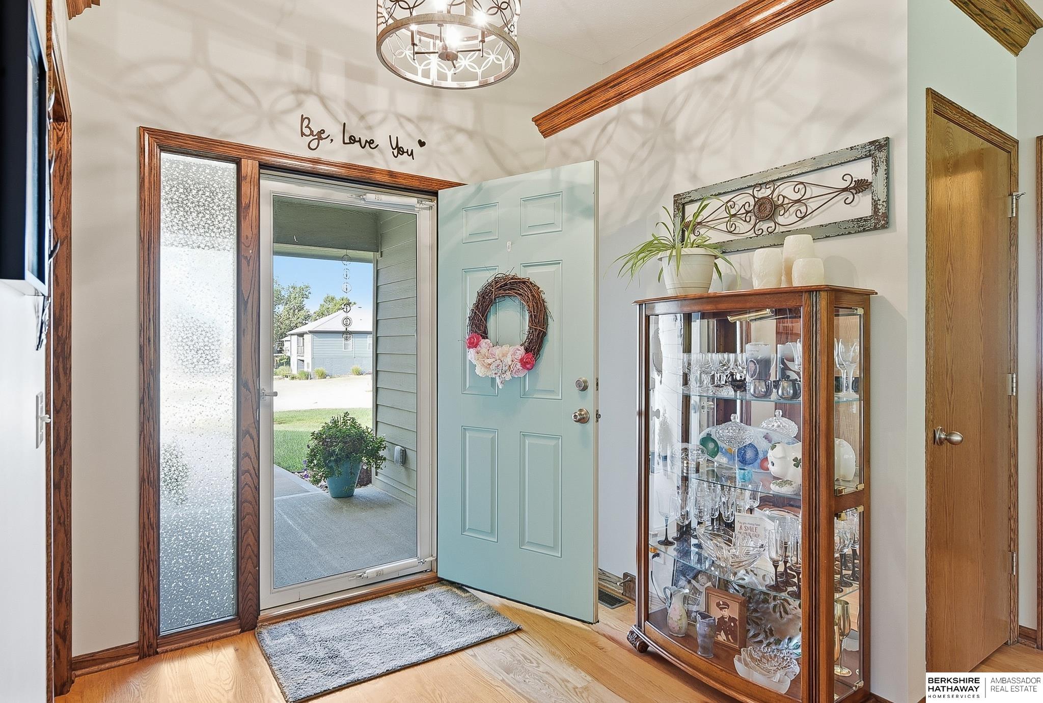 2821 Lakeside Drive