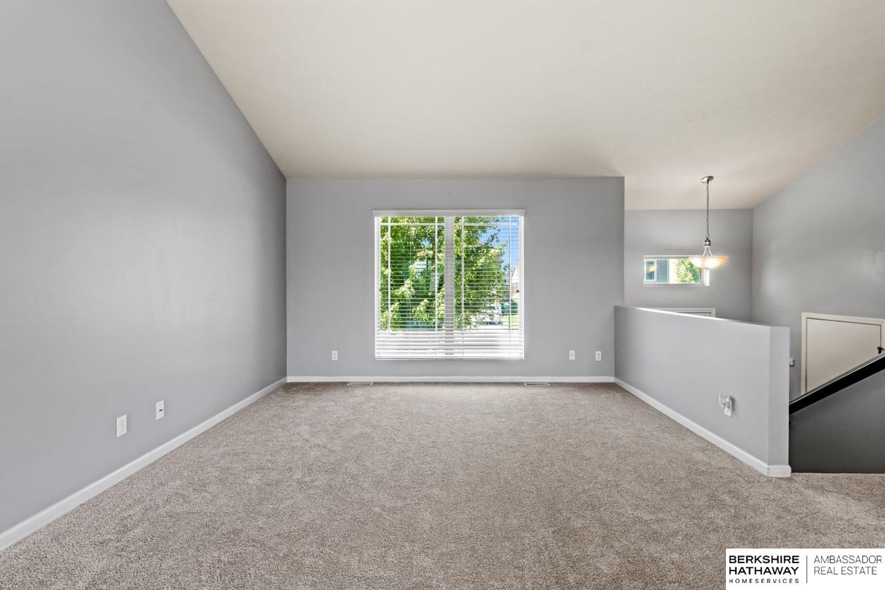 Omaha, Nebraska 68122, United States, 3 Bedrooms Bedrooms, ,2 BathroomsBathrooms,Residential,Pending,183344