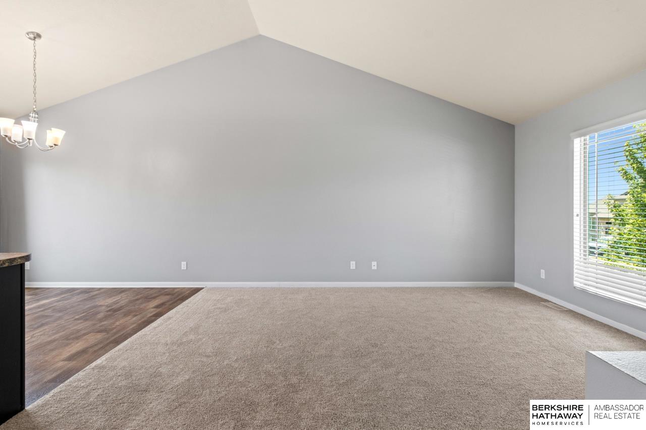 Omaha, Nebraska 68122, United States, 3 Bedrooms Bedrooms, ,2 BathroomsBathrooms,Residential,Pending,183344