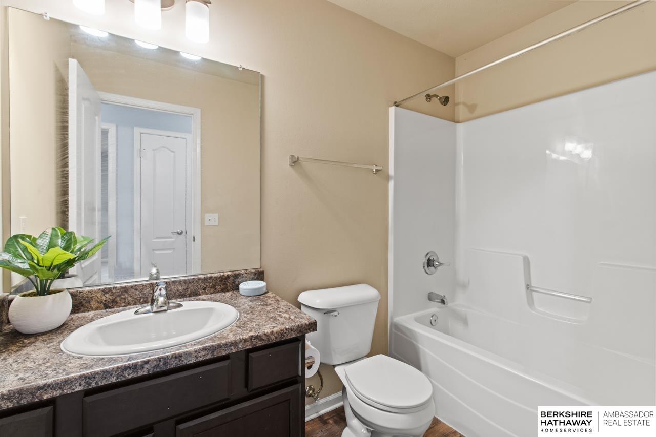 Omaha, Nebraska 68122, United States, 3 Bedrooms Bedrooms, ,2 BathroomsBathrooms,Residential,Pending,183344