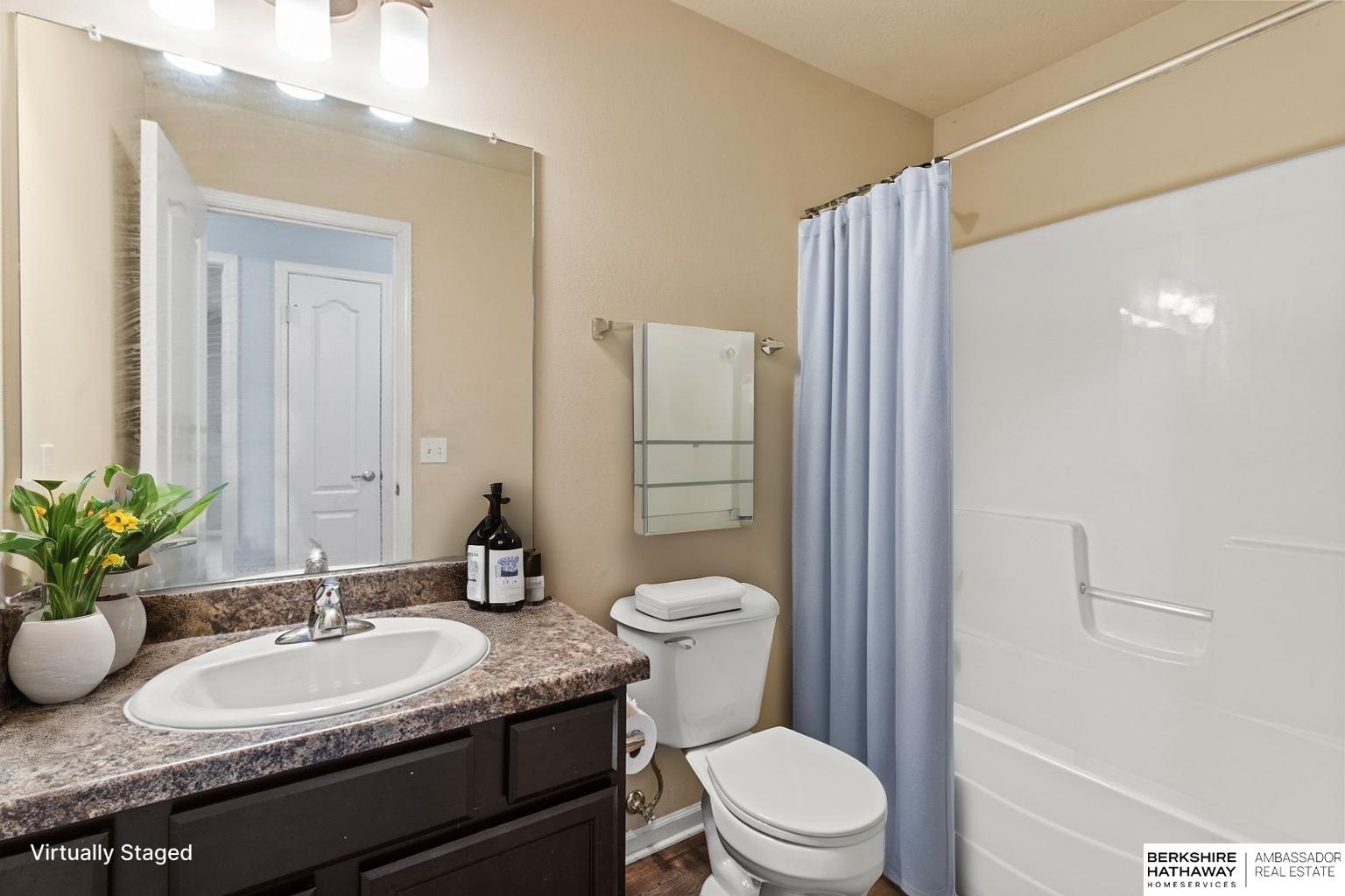 Omaha, Nebraska 68122, United States, 3 Bedrooms Bedrooms, ,2 BathroomsBathrooms,Residential,Pending,183344