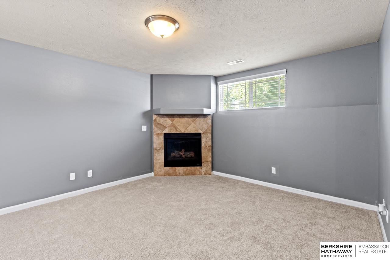 Omaha, Nebraska 68122, United States, 3 Bedrooms Bedrooms, ,2 BathroomsBathrooms,Residential,Pending,183344