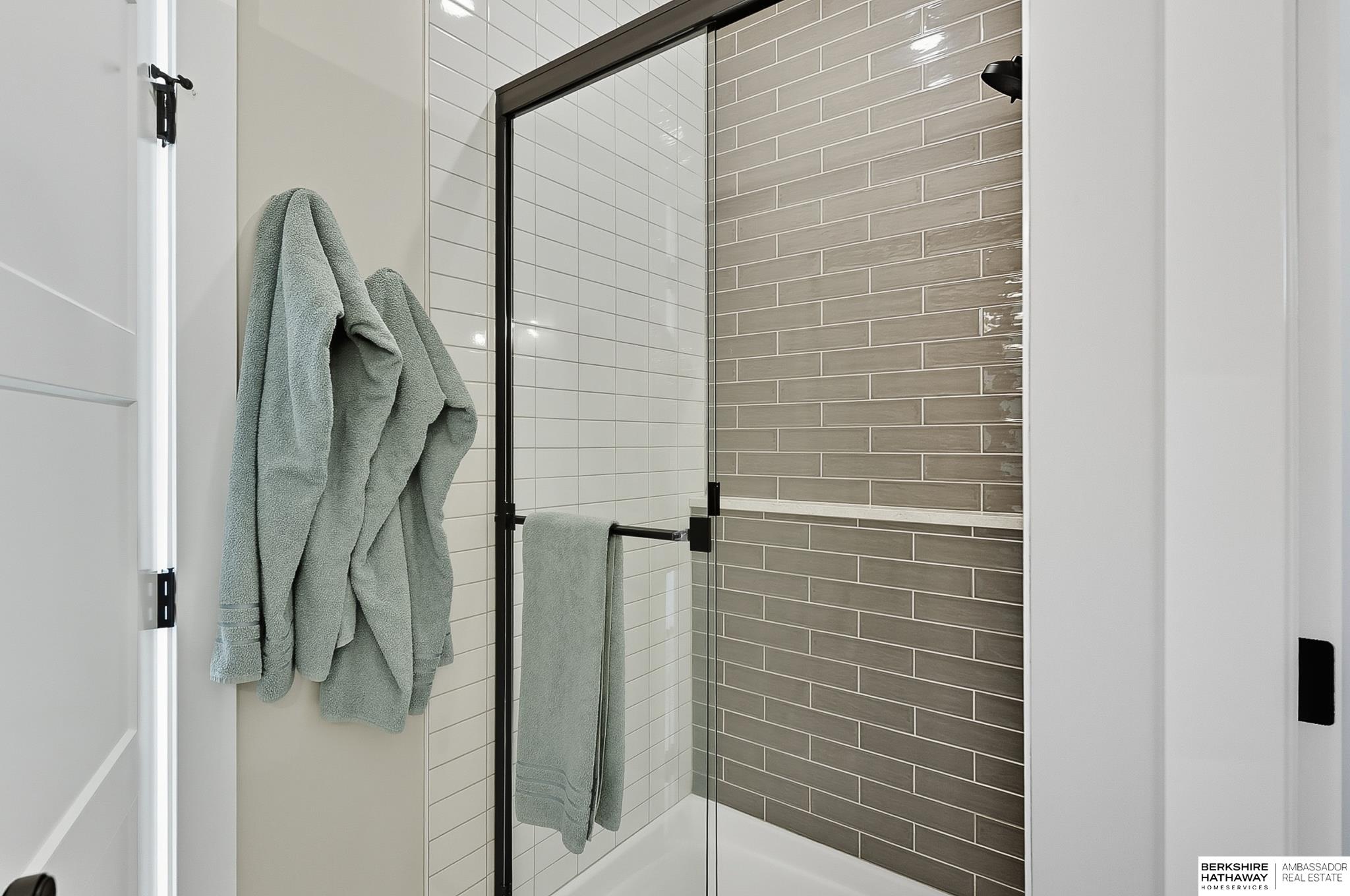 Elkhorn, Nebraska 68022, United States, 5 Bedrooms Bedrooms, ,3 BathroomsBathrooms,Residential,Active,220780