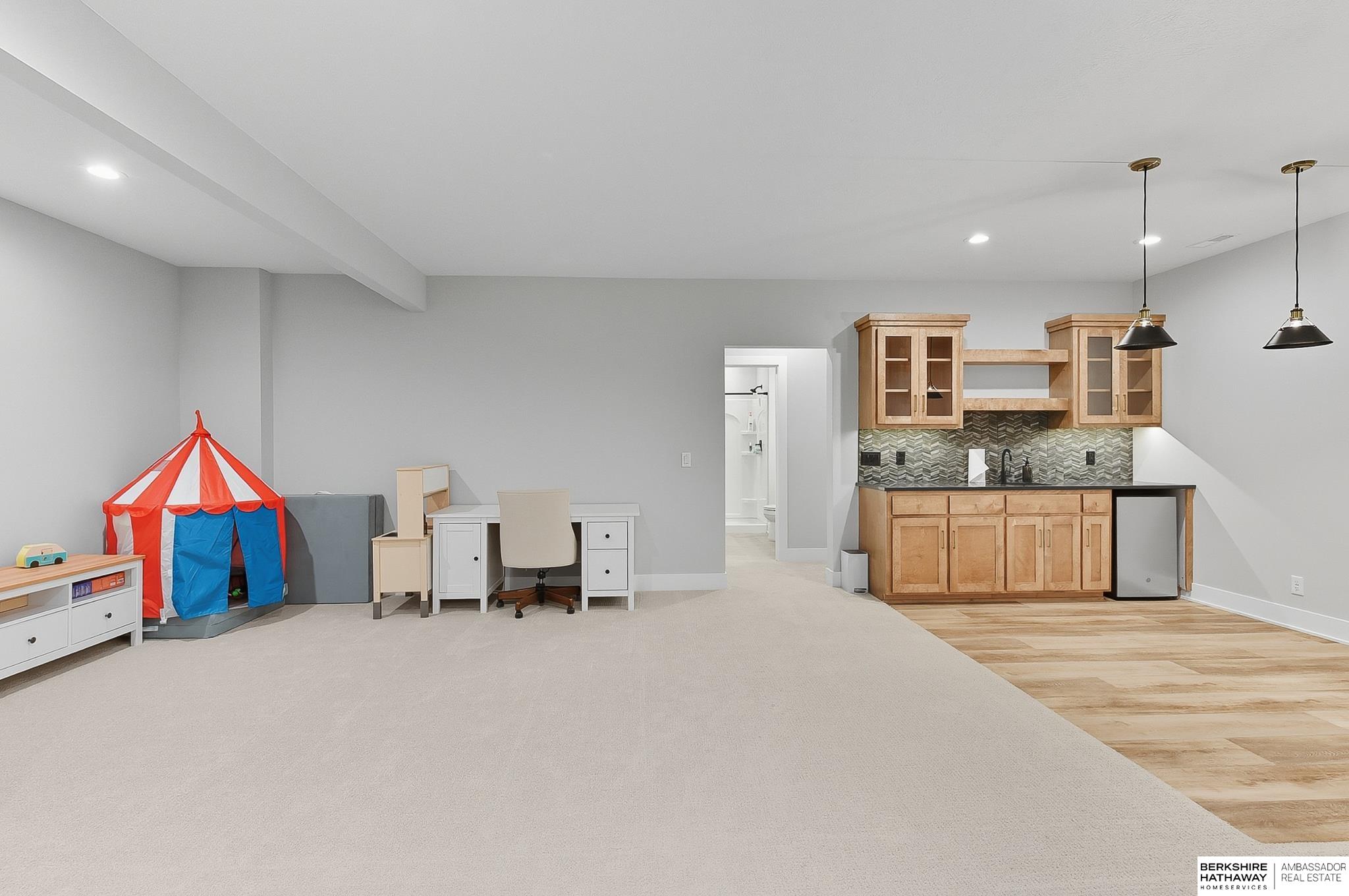 Elkhorn, Nebraska 68022, United States, 5 Bedrooms Bedrooms, ,3 BathroomsBathrooms,Residential,Active,220780