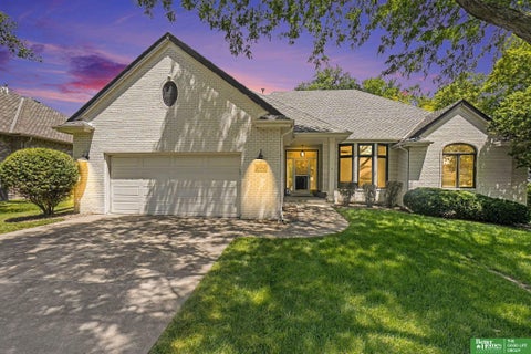 Photo of 5801 S 119th Plaza, Omaha, NE 68137 (MLS # 22620134)