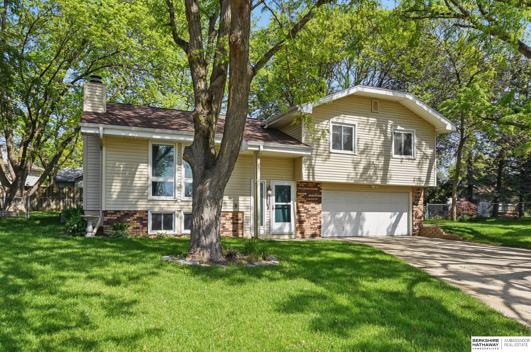 Omaha, Nebraska 68164, United States, 3 Bedrooms Bedrooms, ,2 BathroomsBathrooms,Residential,Active,126422