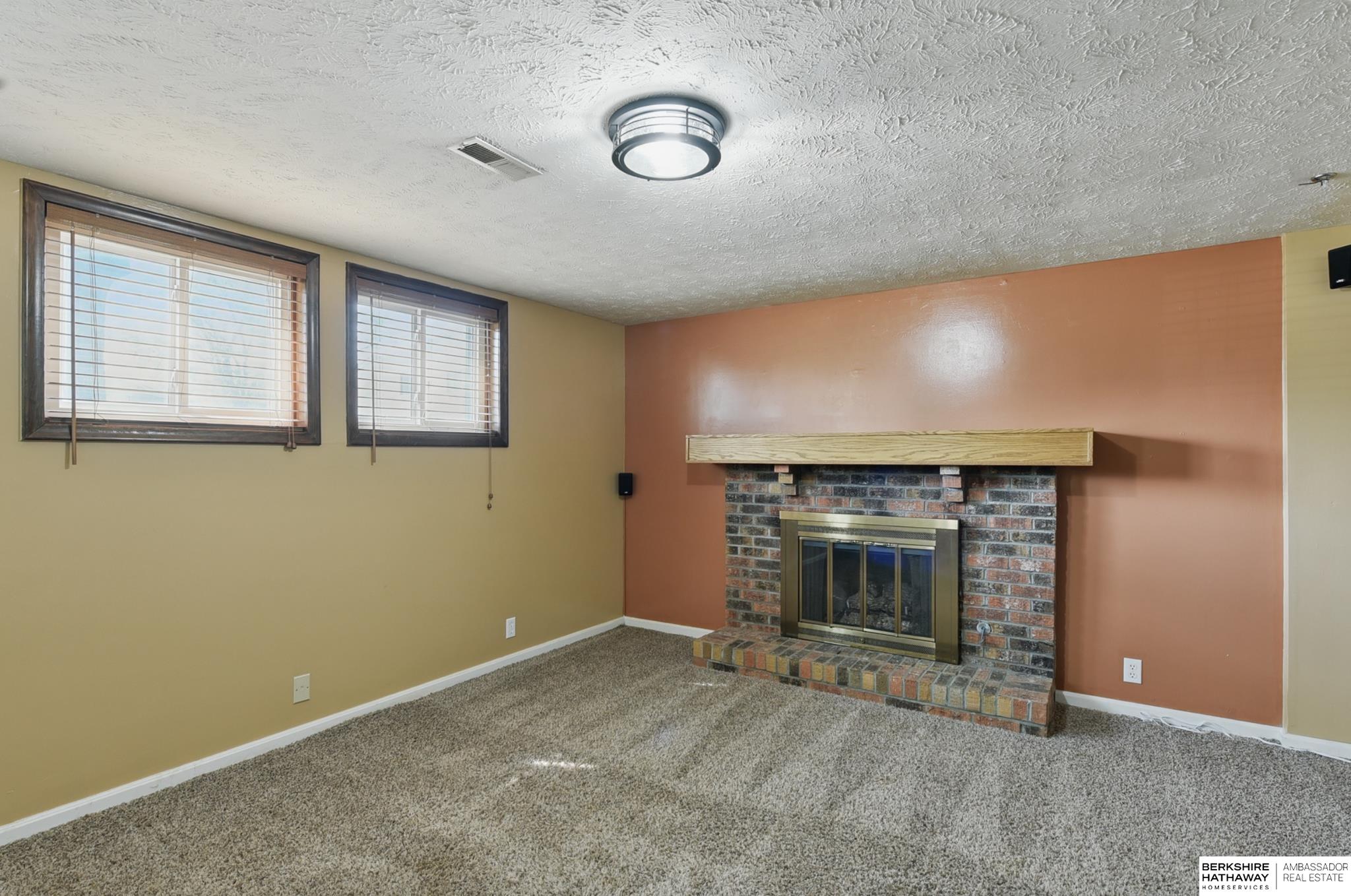 Omaha, Nebraska 68164, United States, 3 Bedrooms Bedrooms, ,2 BathroomsBathrooms,Residential,Active,126422