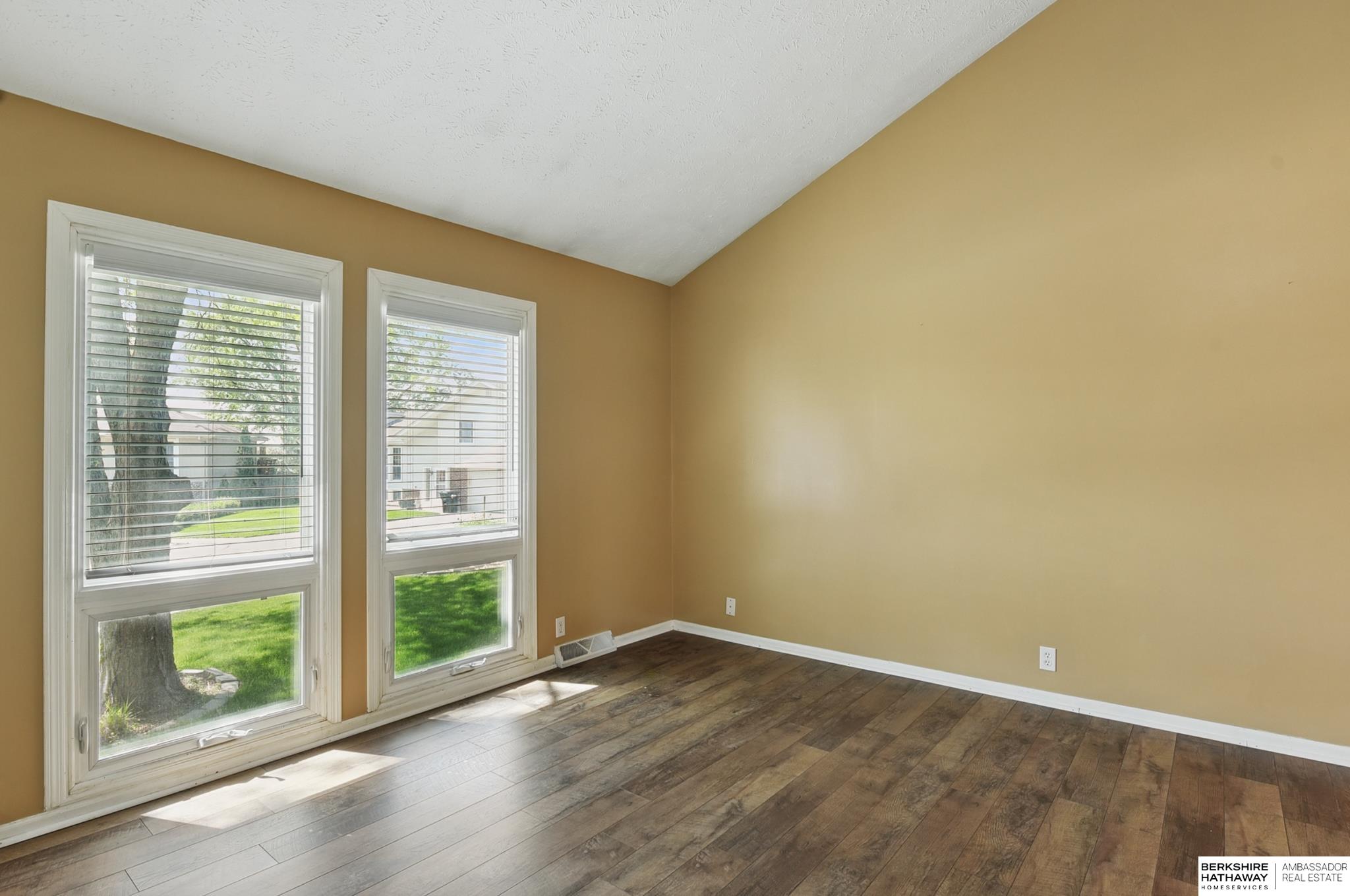 Omaha, Nebraska 68164, United States, 3 Bedrooms Bedrooms, ,2 BathroomsBathrooms,Residential,Active,126422