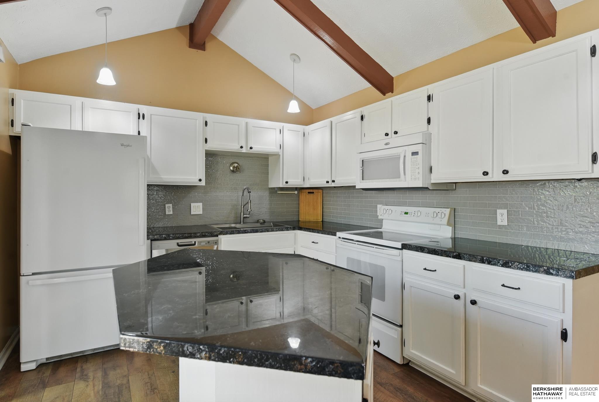 Omaha, Nebraska 68164, United States, 3 Bedrooms Bedrooms, ,2 BathroomsBathrooms,Residential,Active,126422