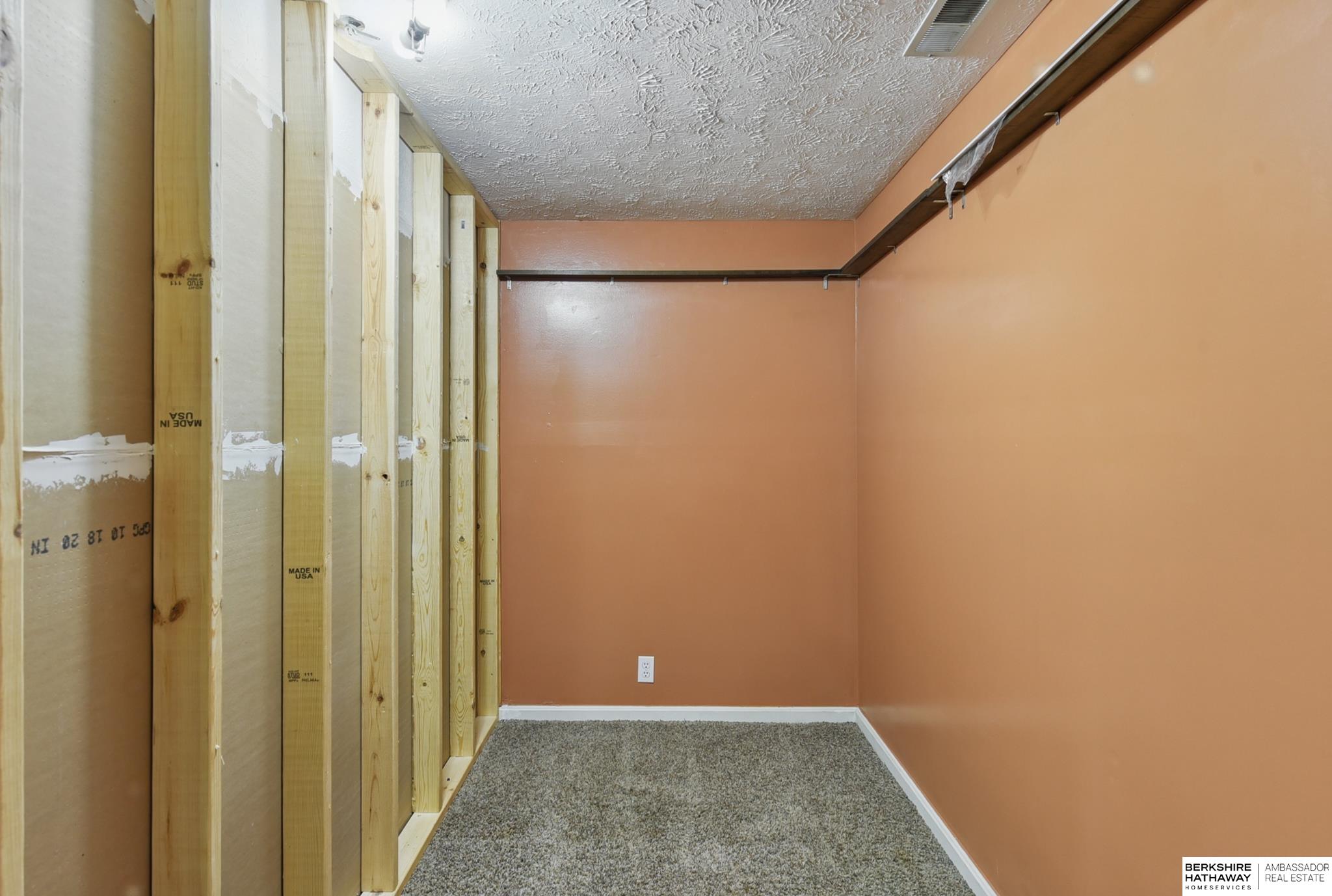 Omaha, Nebraska 68164, United States, 3 Bedrooms Bedrooms, ,2 BathroomsBathrooms,Residential,Active,126422