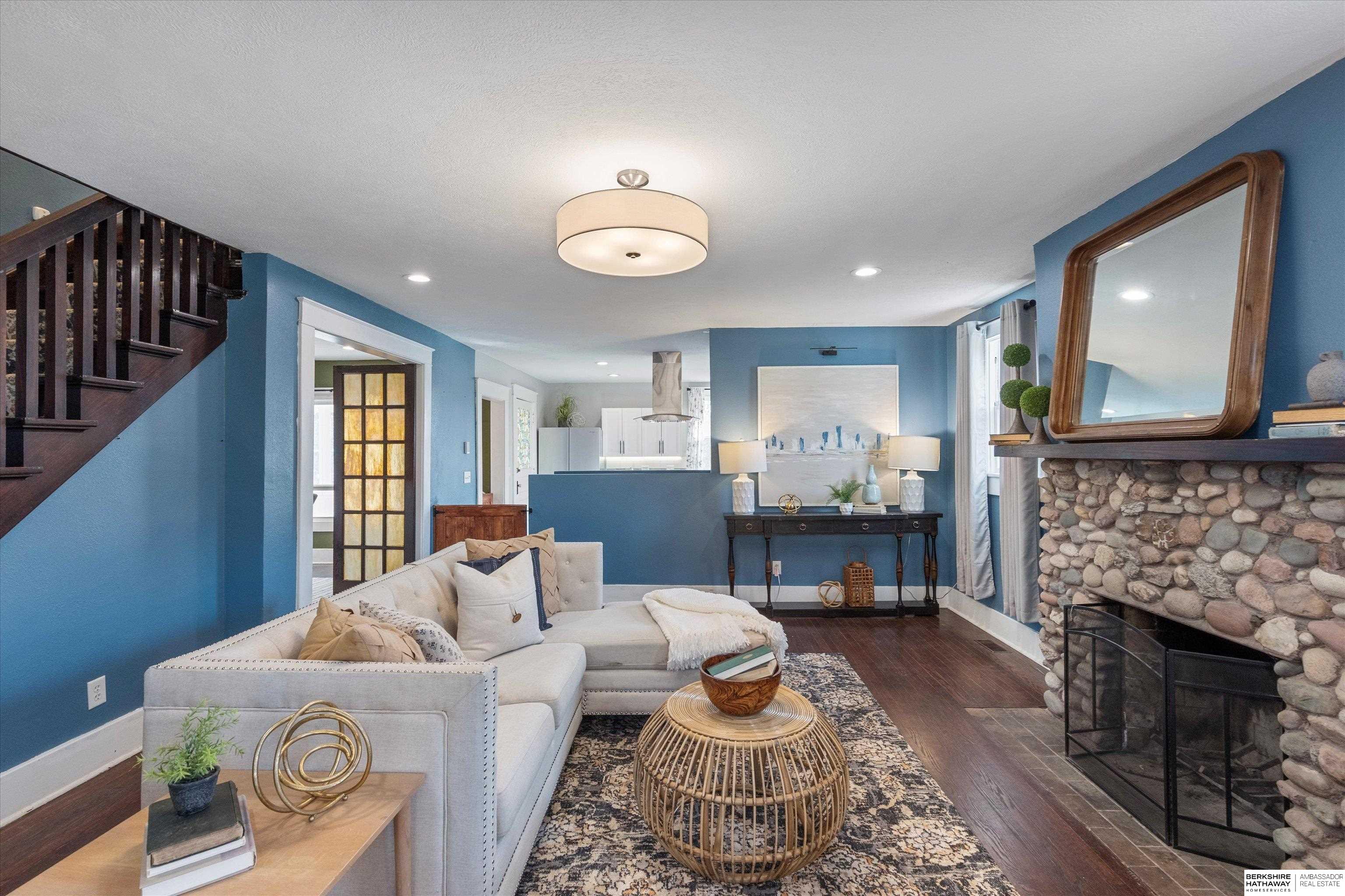 Plattsmouth, Nebraska 68048, United States, 5 Bedrooms Bedrooms, ,2 BathroomsBathrooms,Residential,Active,244532