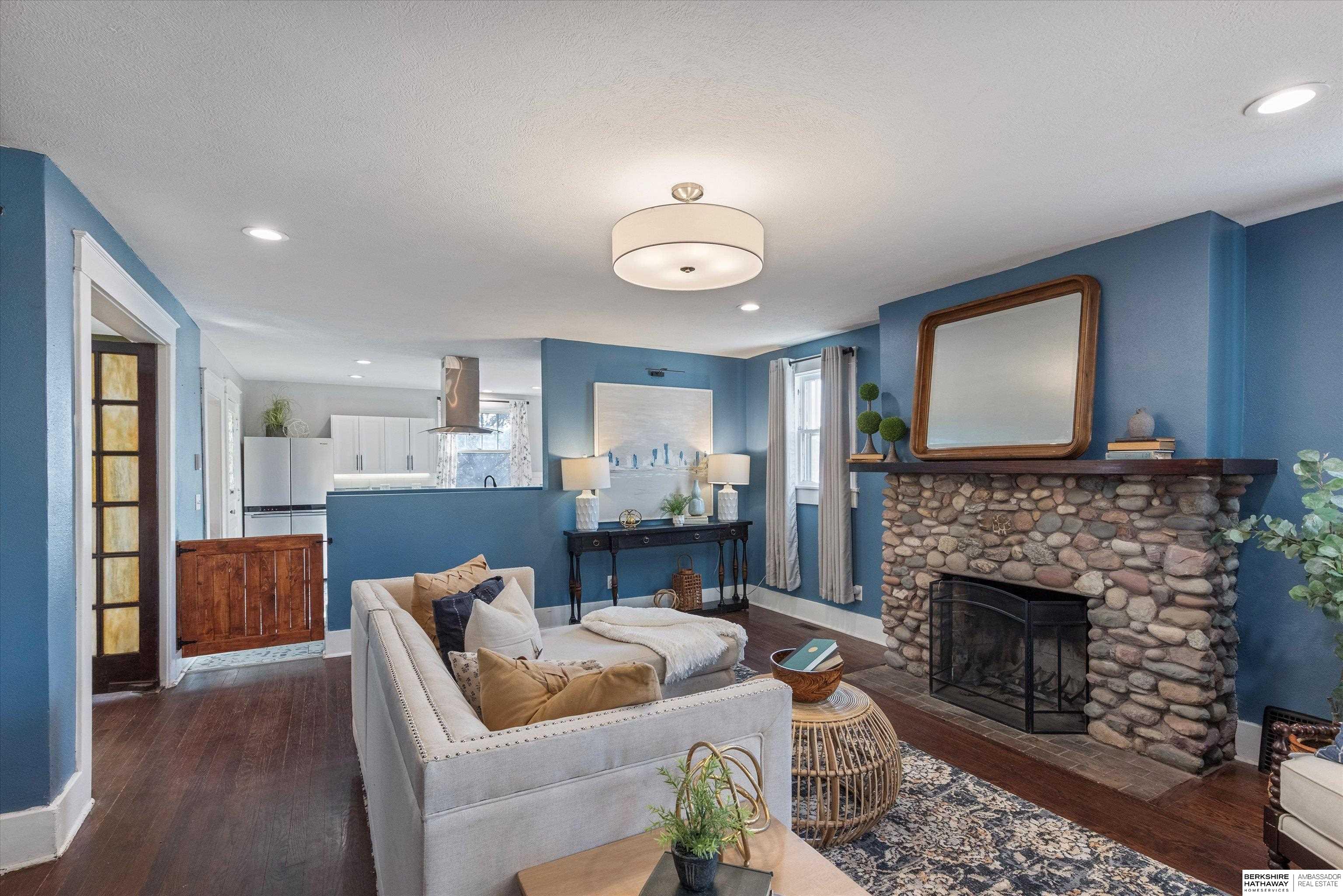 Plattsmouth, Nebraska 68048, United States, 5 Bedrooms Bedrooms, ,2 BathroomsBathrooms,Residential,Active,244532