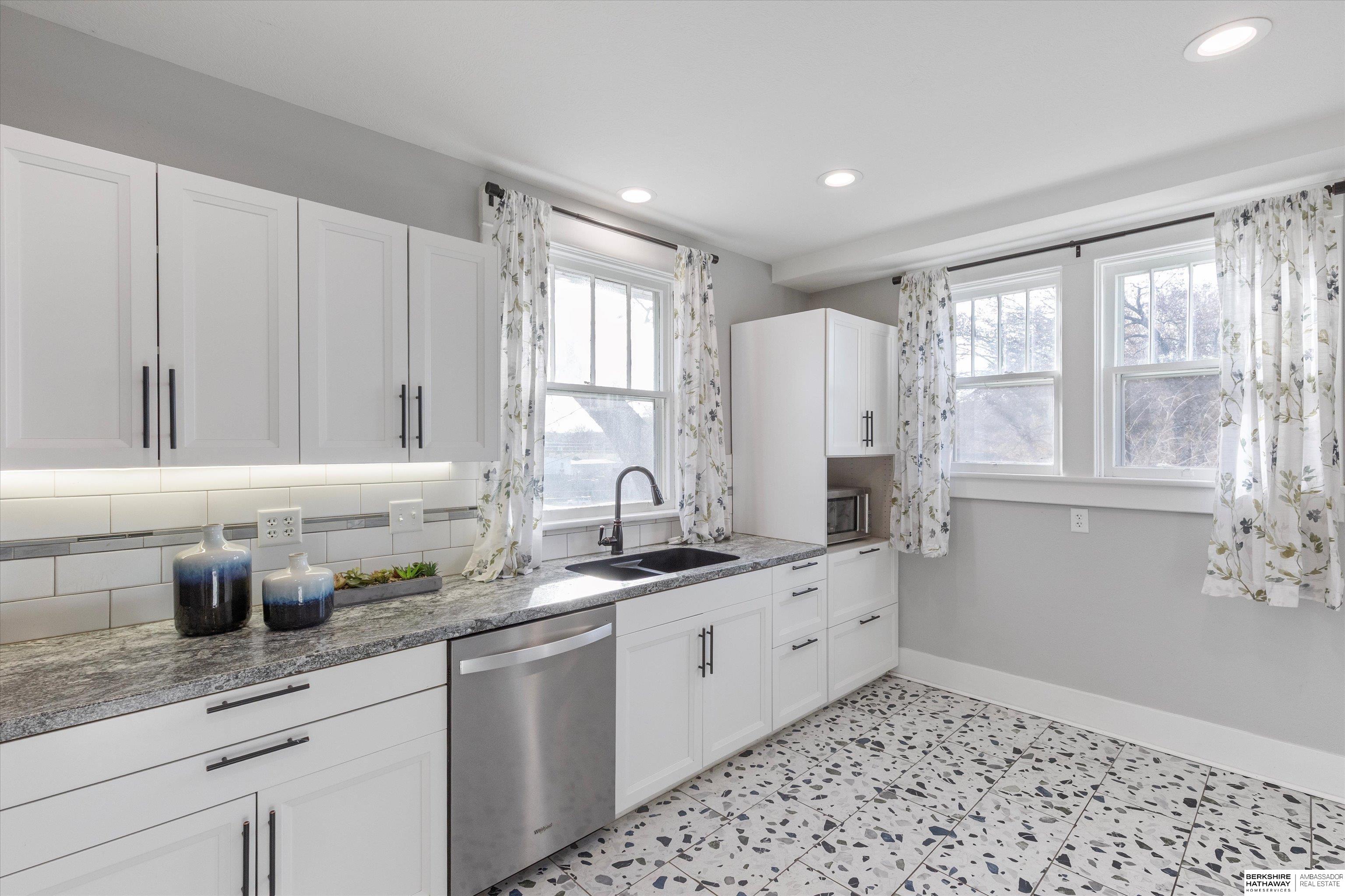 Plattsmouth, Nebraska 68048, United States, 5 Bedrooms Bedrooms, ,2 BathroomsBathrooms,Residential,Active,244532