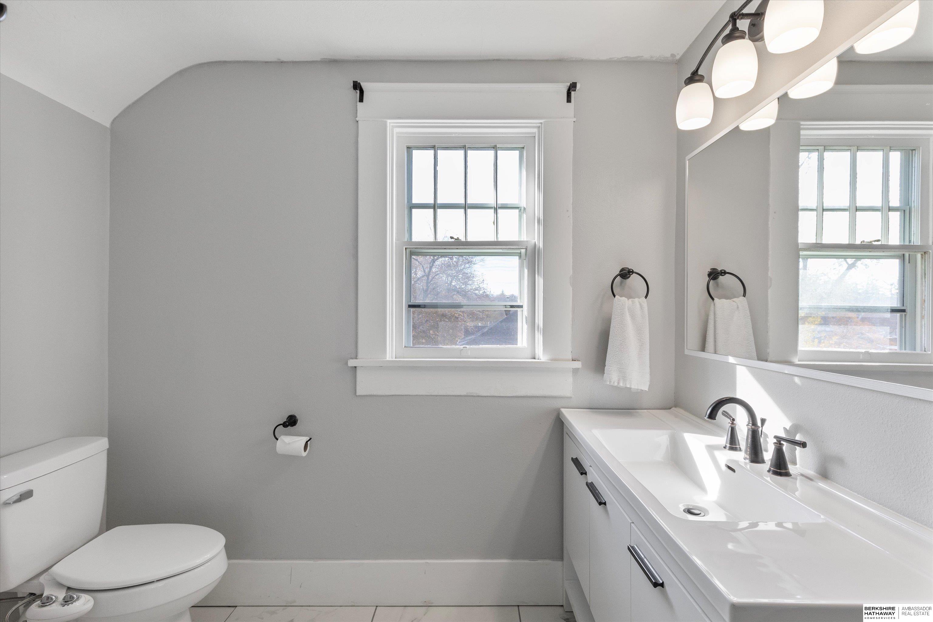 Plattsmouth, Nebraska 68048, United States, 5 Bedrooms Bedrooms, ,2 BathroomsBathrooms,Residential,Active,244532