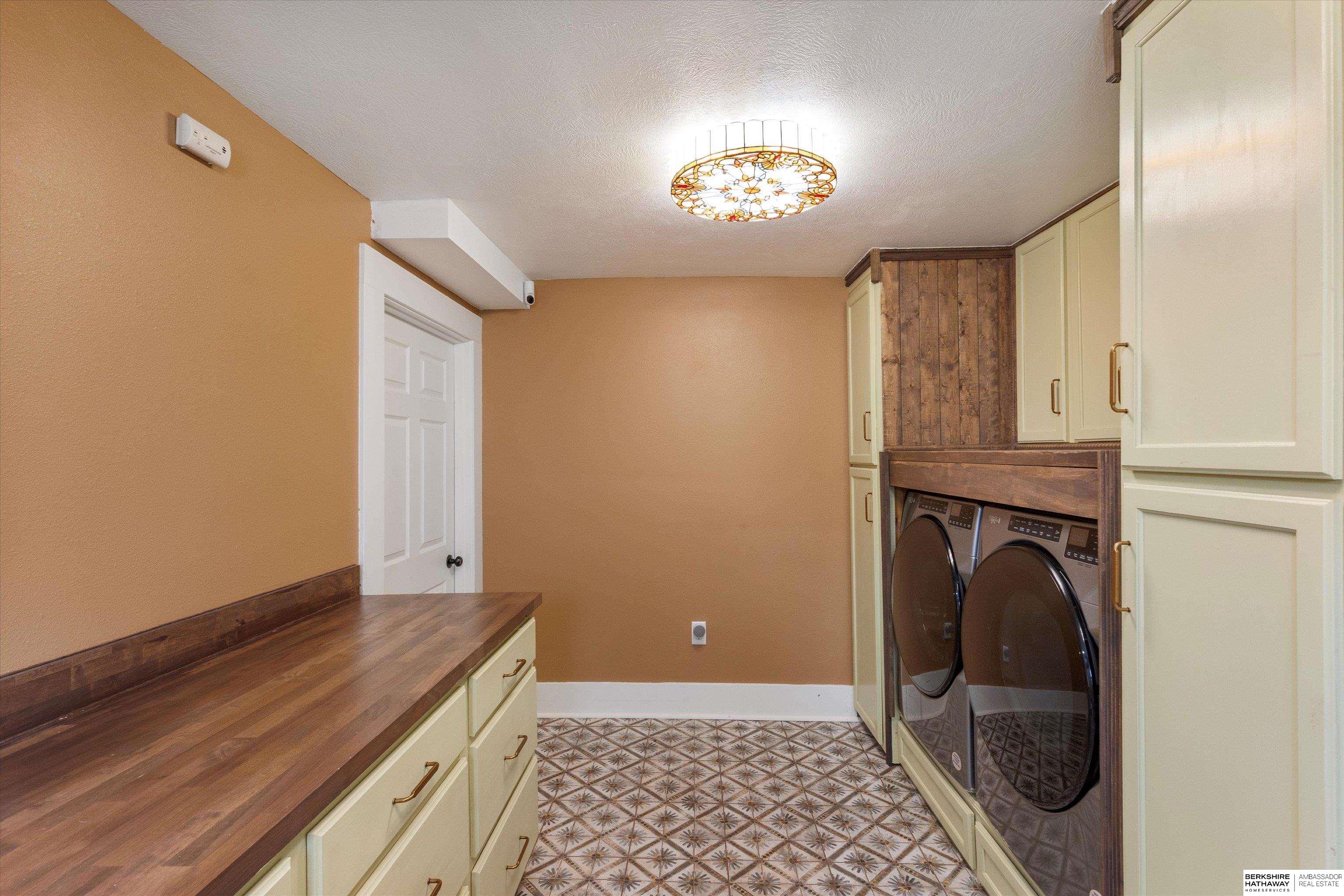 Plattsmouth, Nebraska 68048, United States, 5 Bedrooms Bedrooms, ,2 BathroomsBathrooms,Residential,Active,244532