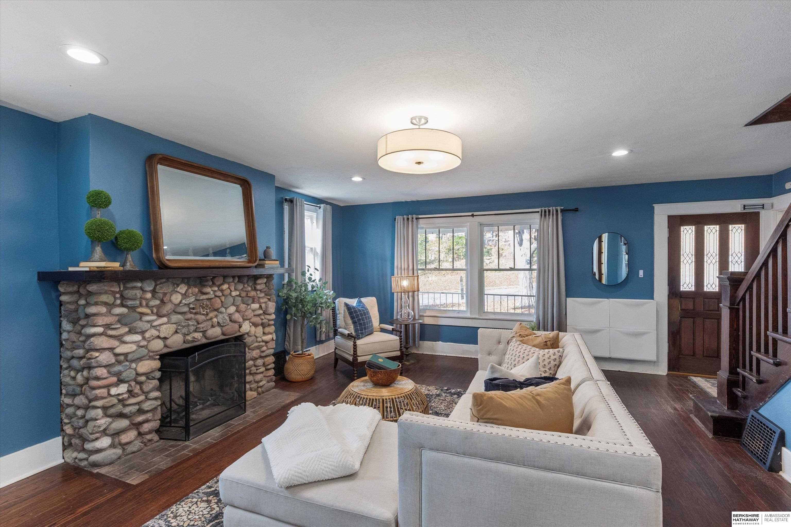 Plattsmouth, Nebraska 68048, United States, 5 Bedrooms Bedrooms, ,2 BathroomsBathrooms,Residential,Active,244532