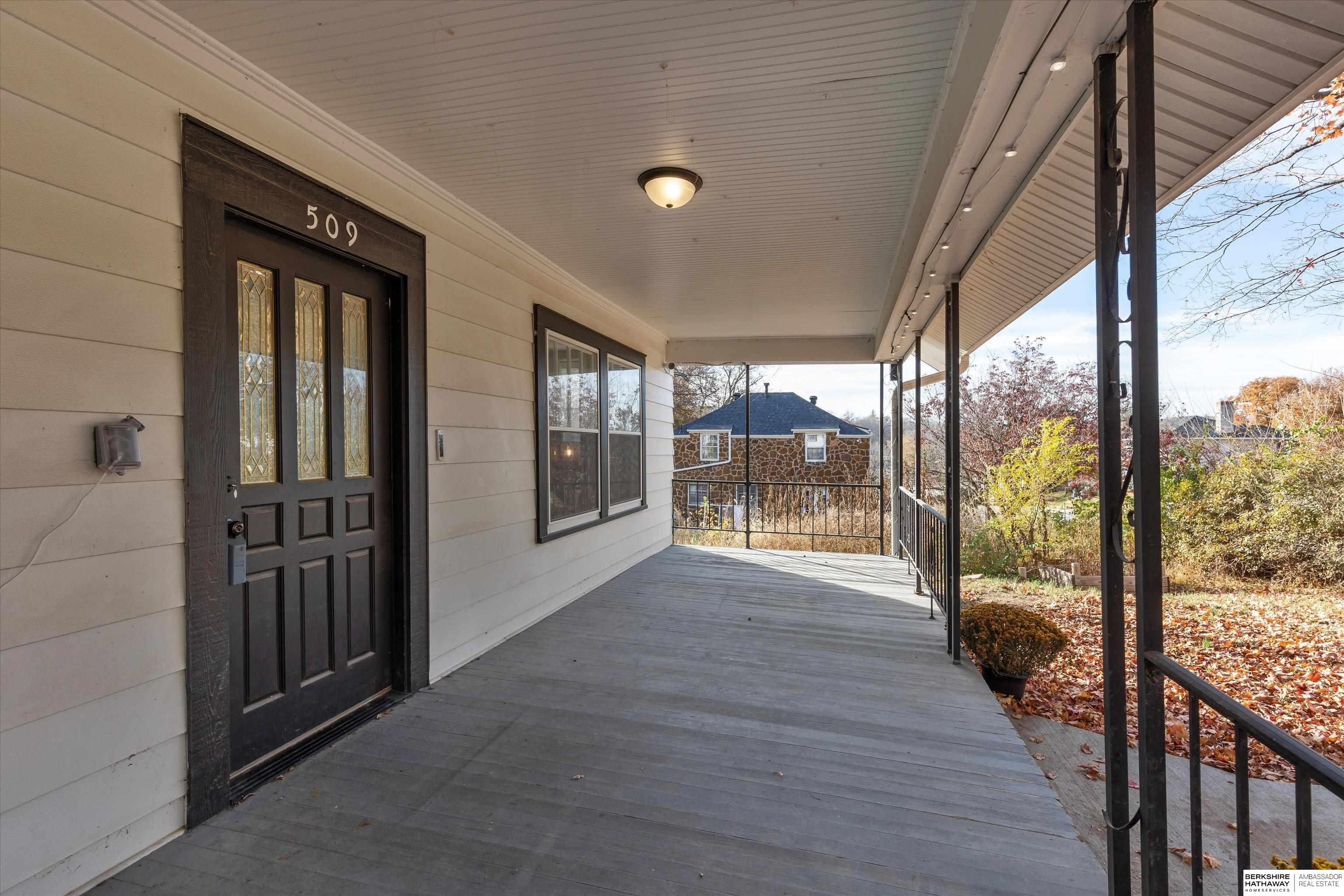 Plattsmouth, Nebraska 68048, United States, 5 Bedrooms Bedrooms, ,2 BathroomsBathrooms,Residential,Active,244532