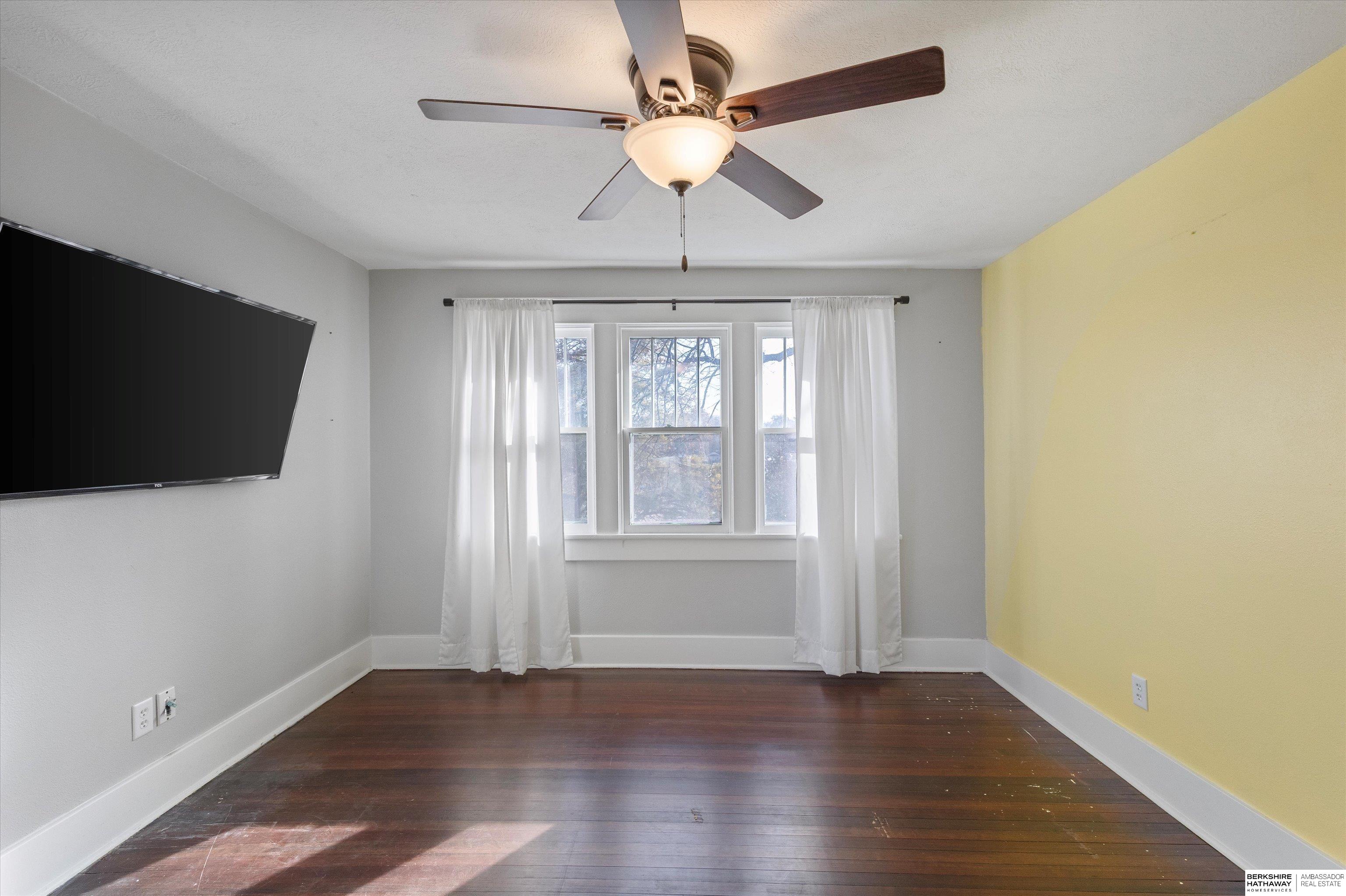 Plattsmouth, Nebraska 68048, United States, 5 Bedrooms Bedrooms, ,2 BathroomsBathrooms,Residential,Active,244532